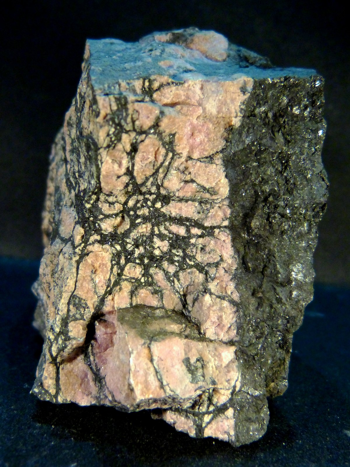 Piroxmangita
6 x 6 x 4 cm.
(Autor: Felipe Abolafia)