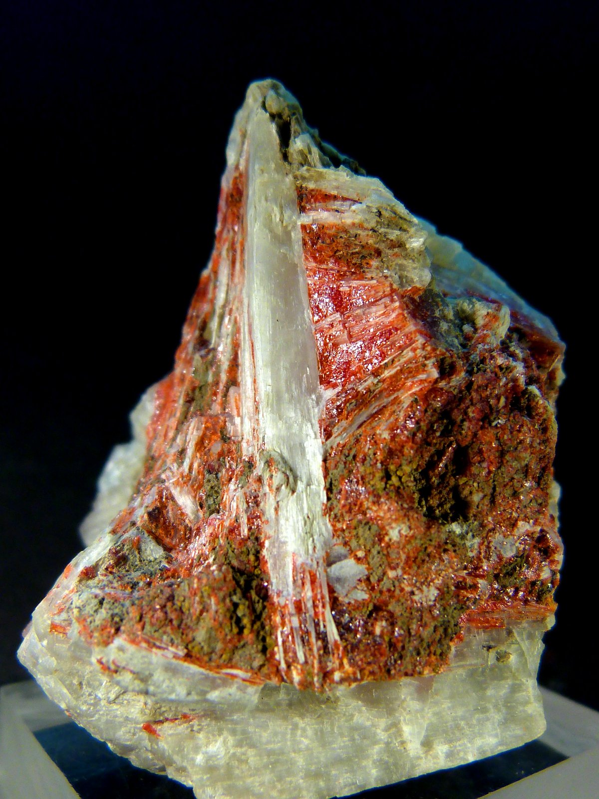 Rejalgar y Ulexita
5 x 4,5 x 3 cm.
(Autor: Felipe Abolafia)