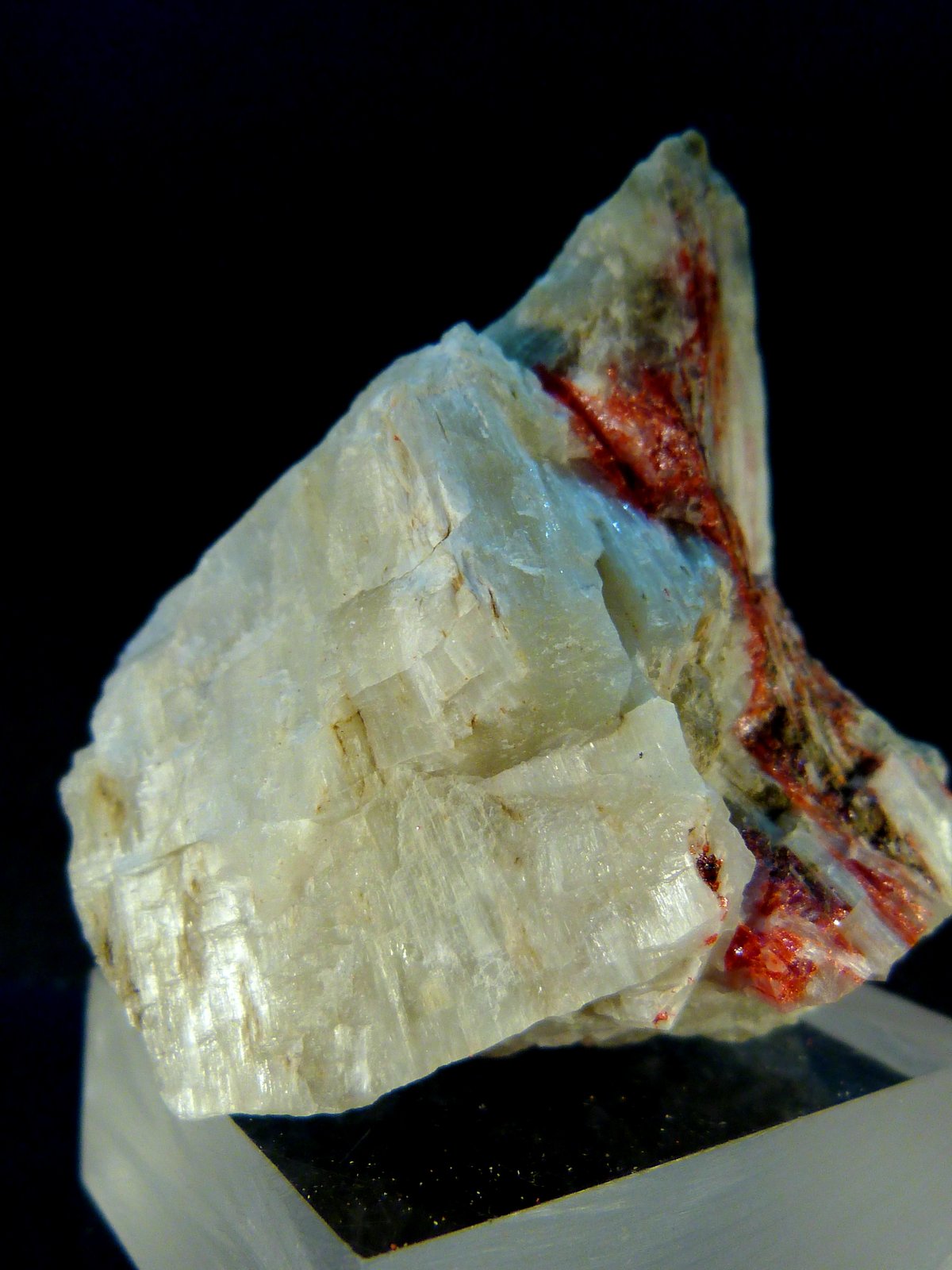 Rejalgar y Ulexita
5 x 4,5 x 3 cm.
(Autor: Felipe Abolafia)
