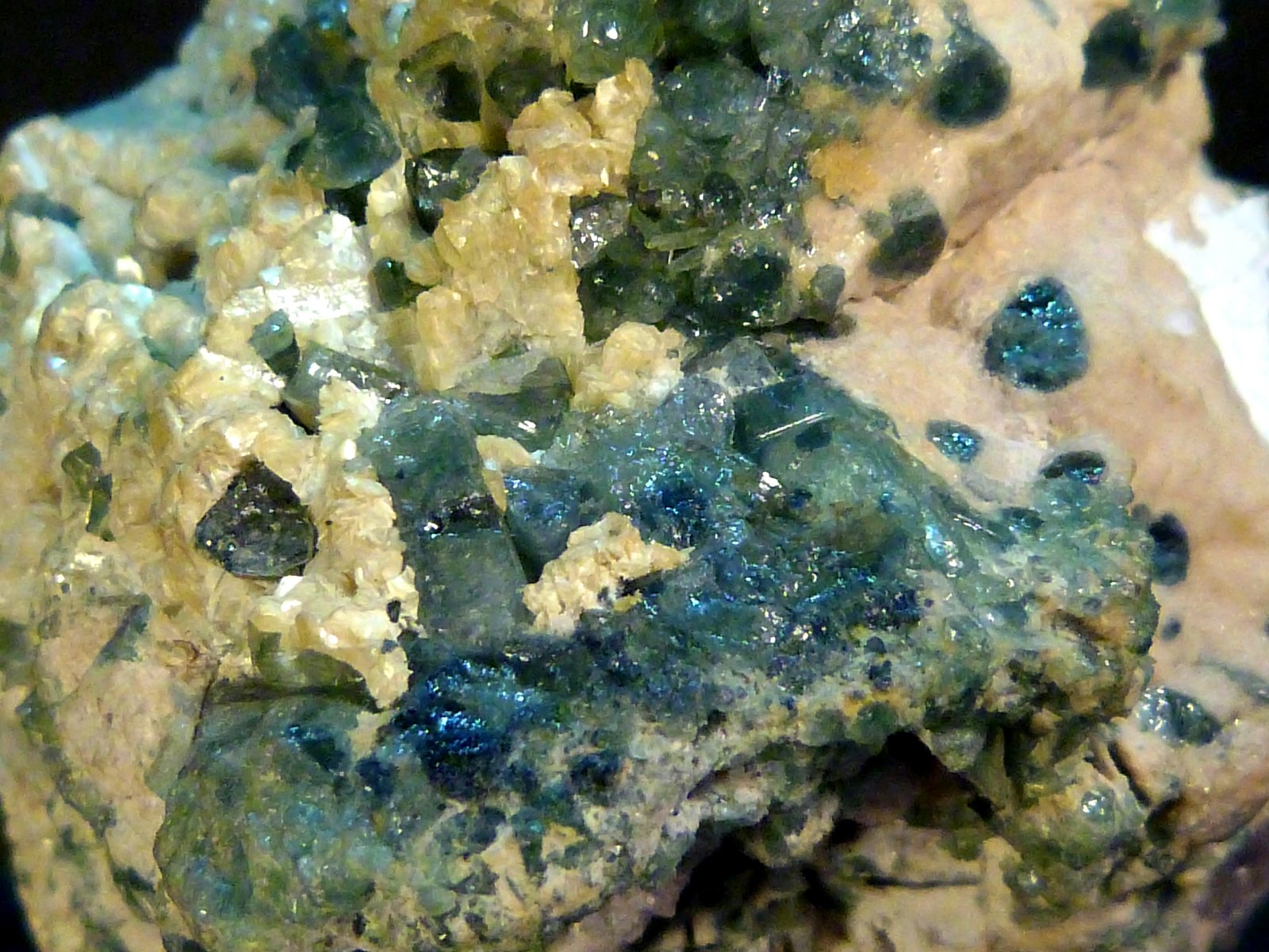 Elbaita (variedad verdelita)
8 x 8 x 6 cm.
(Autor: Felipe Abolafia)