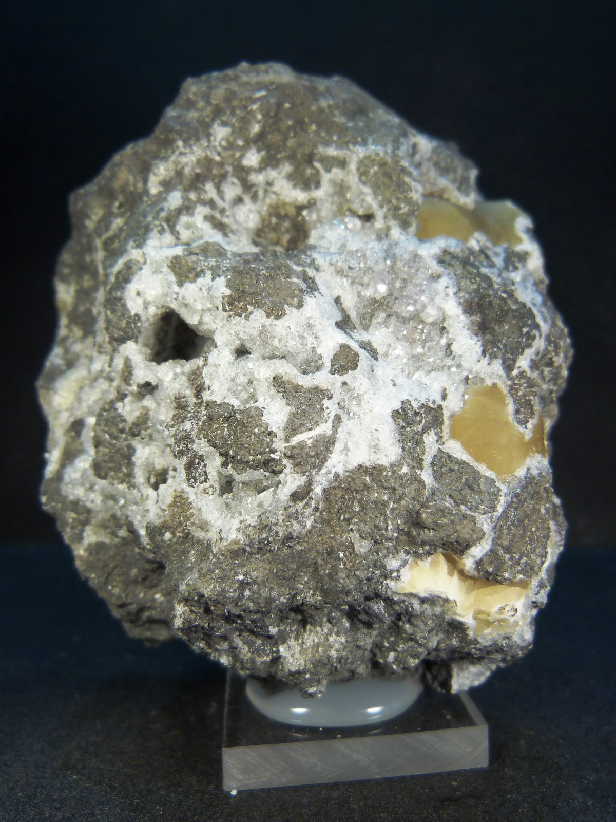 Analcima con calcita
6 x 8 x 4,5 cm.
(Autor: Felipe Abolafia)