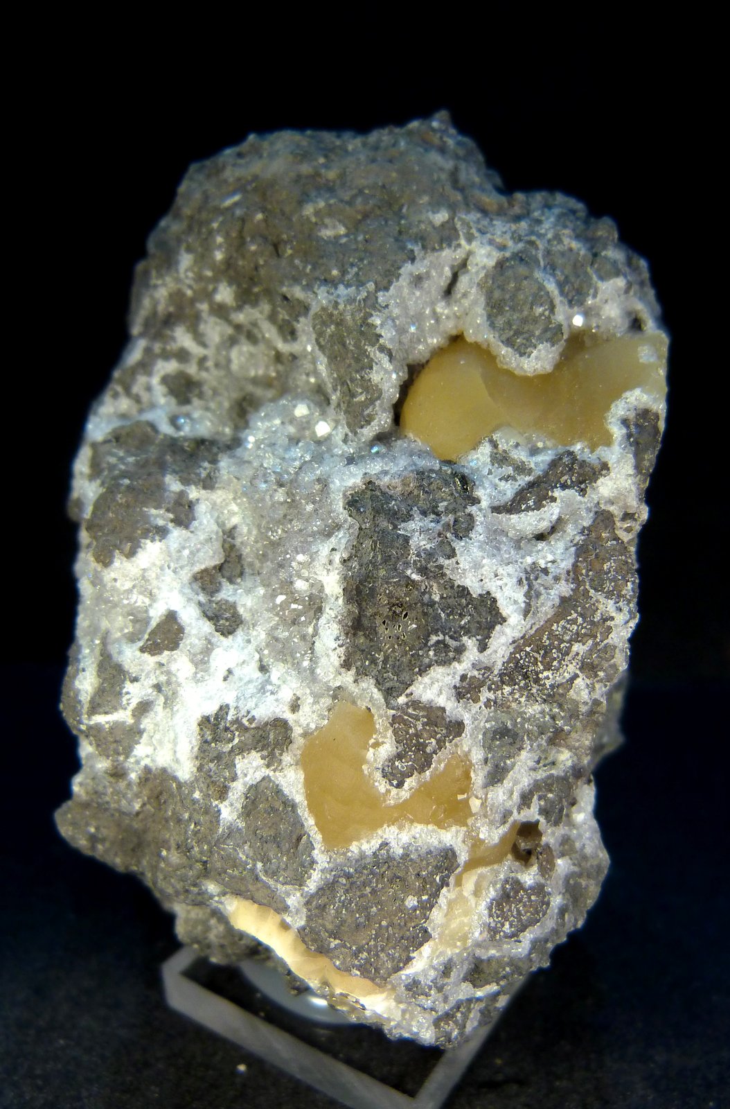 Analcima con calcita
6 x 8 x 4,5 cm.
(Autor: Felipe Abolafia)