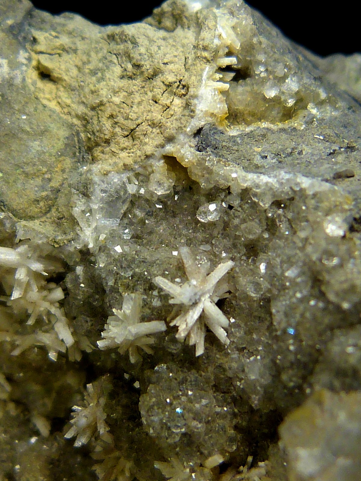 Analcima, heulandita y laumontita
4,5 x 5 x 4 cm.
(Autor: Felipe Abolafia)