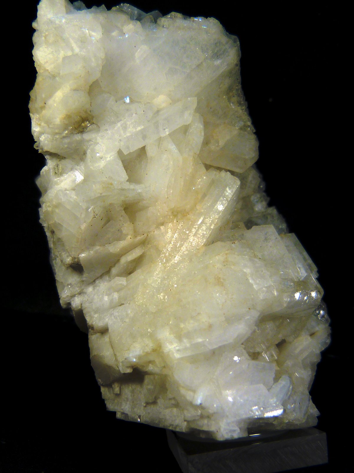 Albita (variedad cleavelandita)
9 x 6 x 5 cm.
(Autor: Felipe Abolafia)