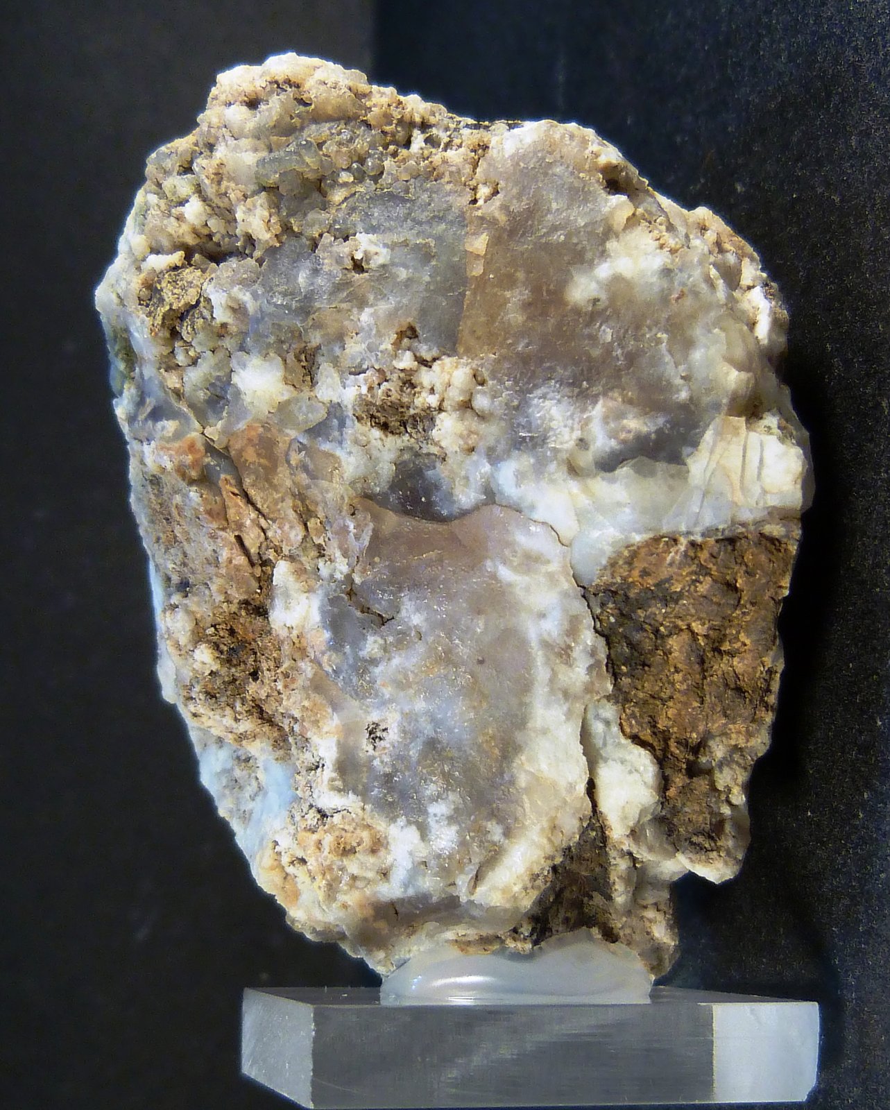 Cuarzo (variedad calcedonia) y moganita
5 x 3,5 x 4 cm.
(Autor: Felipe Abolafia)