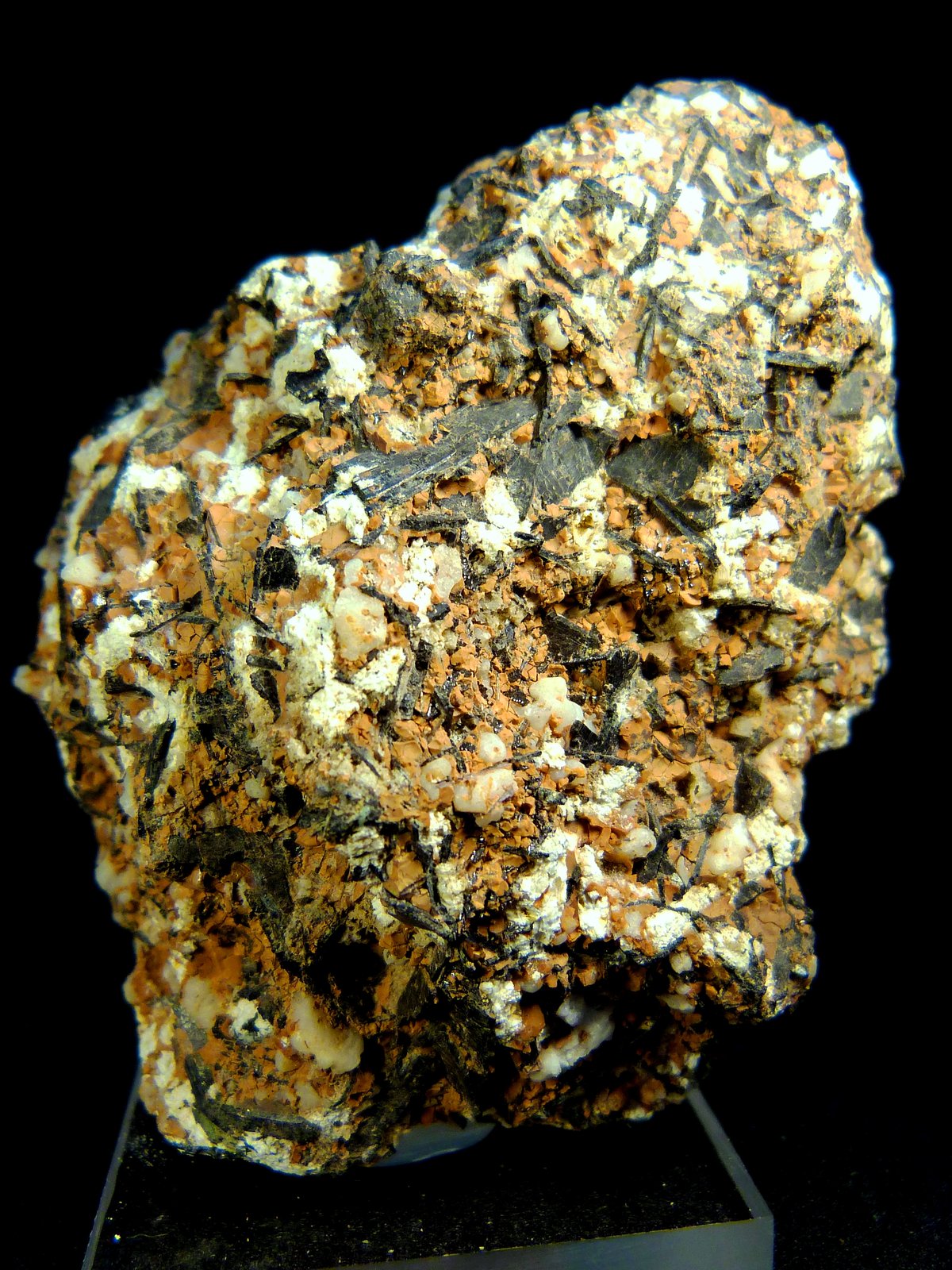 Ijolita fenitizada
6,5 x 5,5 x 4 cm.
(Autor: Felipe Abolafia)
