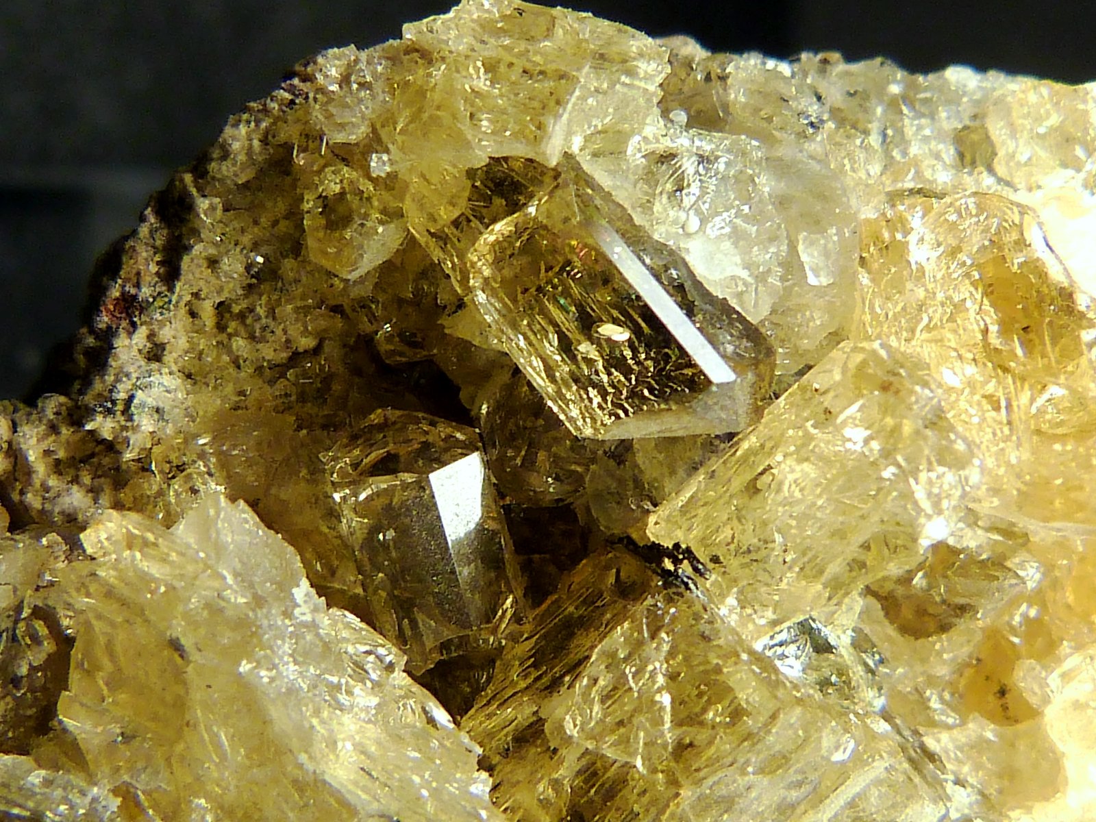 Fluorapatito (variedad esparraguina)
5 x 4,5 x 3 cm.
(Autor: Felipe Abolafia)