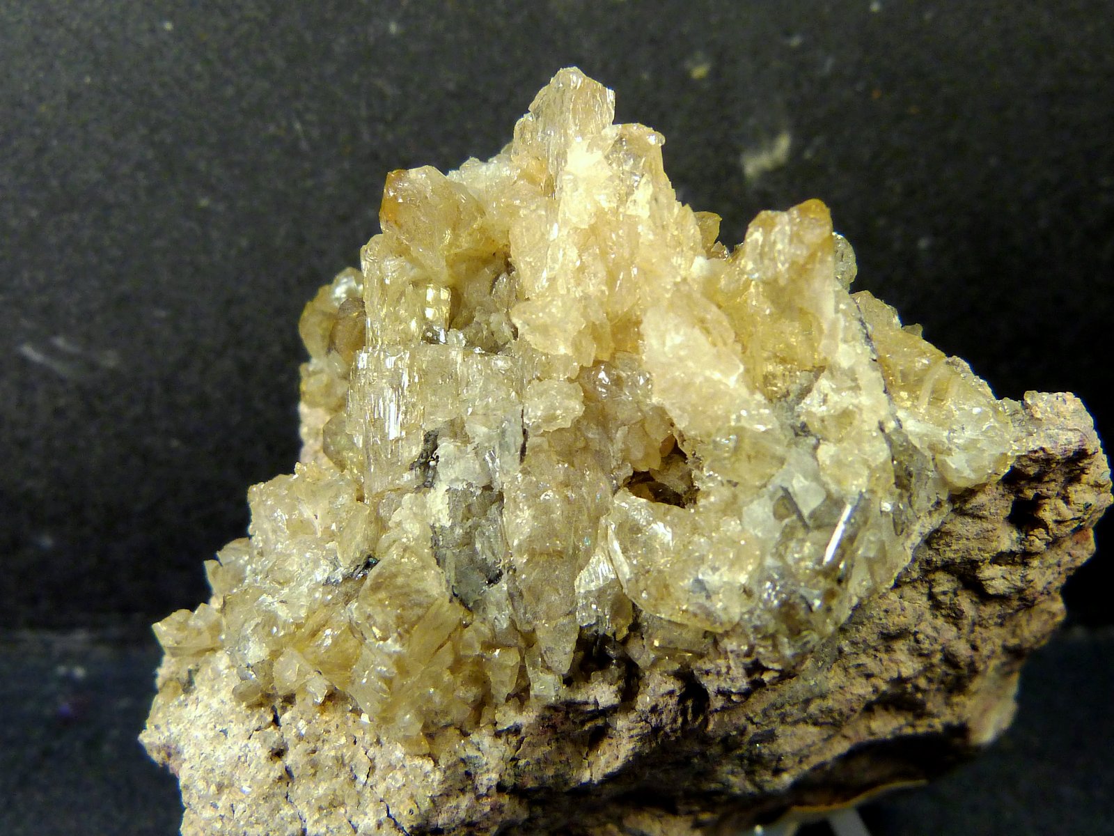 Fluorapatito (variedad esparraguina)
5 x 4,5 x 3 cm.
(Autor: Felipe Abolafia)