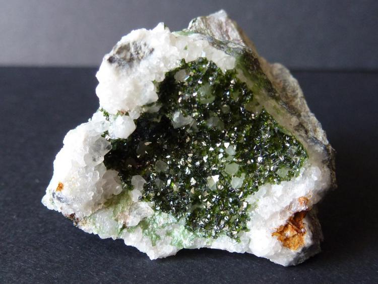 Libethenita en Cuarzo
4 x 4 cm.
(Autor: javier ruiz martin)