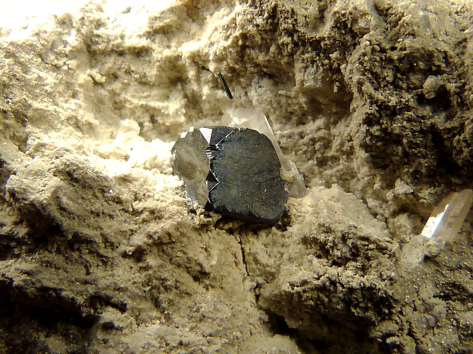 Bixbyita y topacio
6,5 x 6 x 5 cm.
(Autor: Felipe Abolafia)