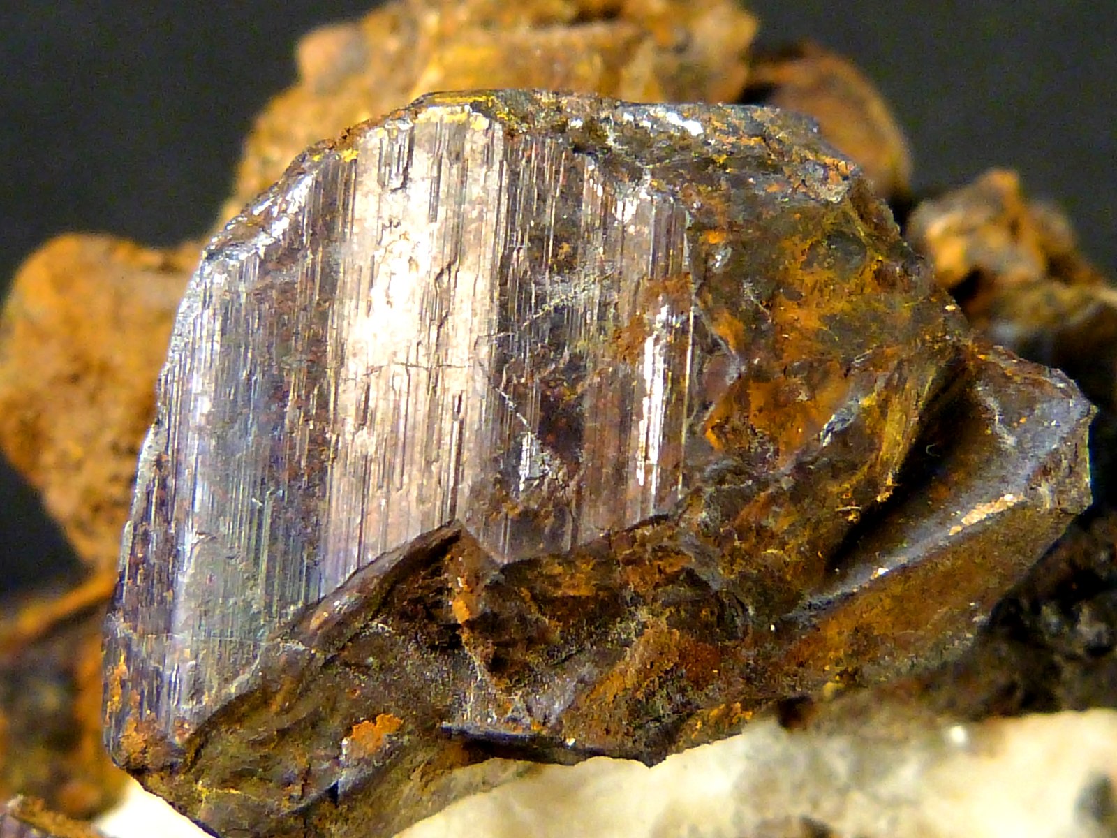 Goethita pseud. pirita y limonita
6 x 6 x 6 cm.
(Autor: Felipe Abolafia)