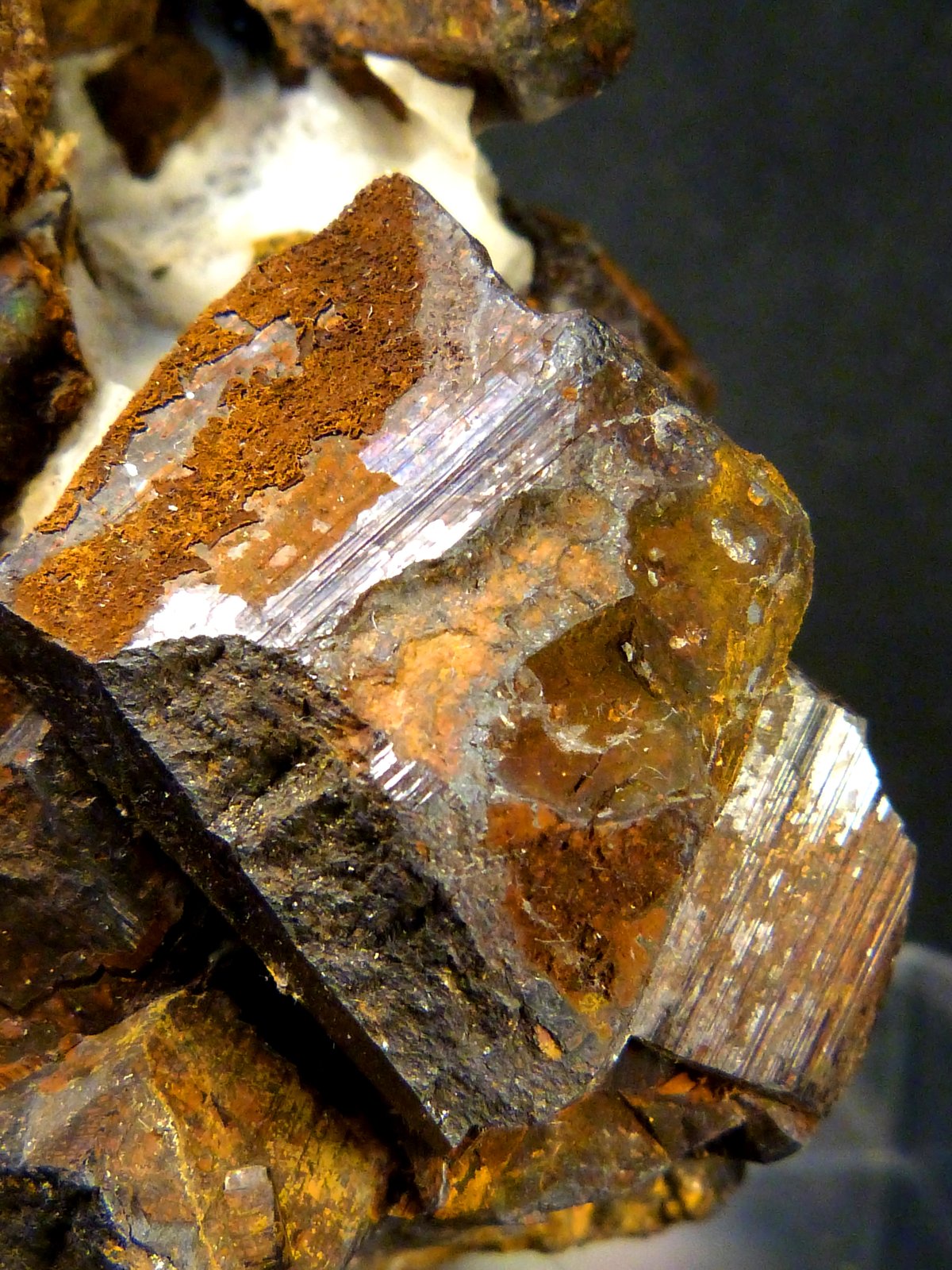 Goethita pseud. pirita y limonita
6 x 6 x 6 cm.
(Autor: Felipe Abolafia)