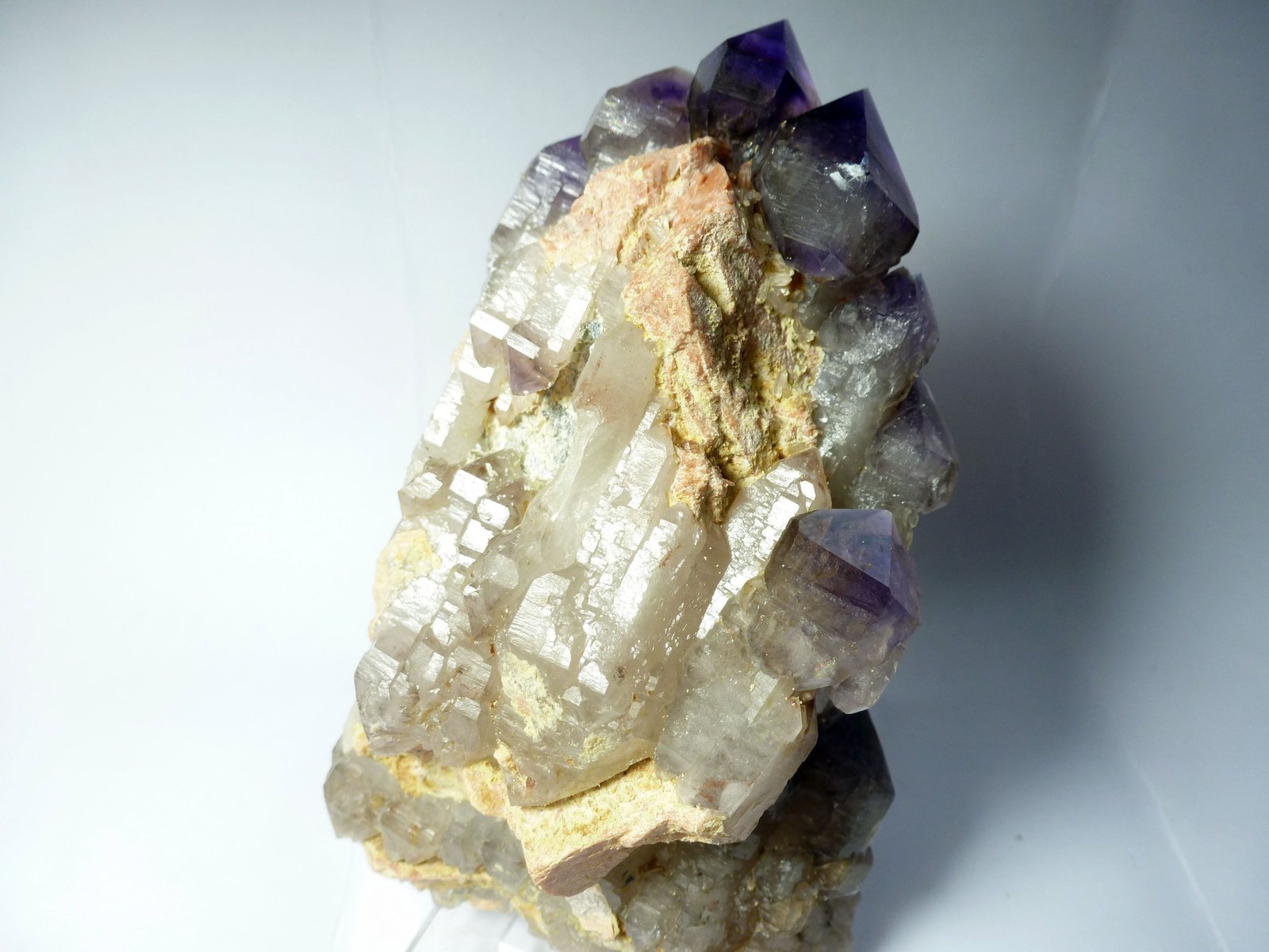 Cuarzo (variedad amatista)
Medida: 10,7 x 6,3 x 4,5 cm
(Autor: Sergio Pequeño)