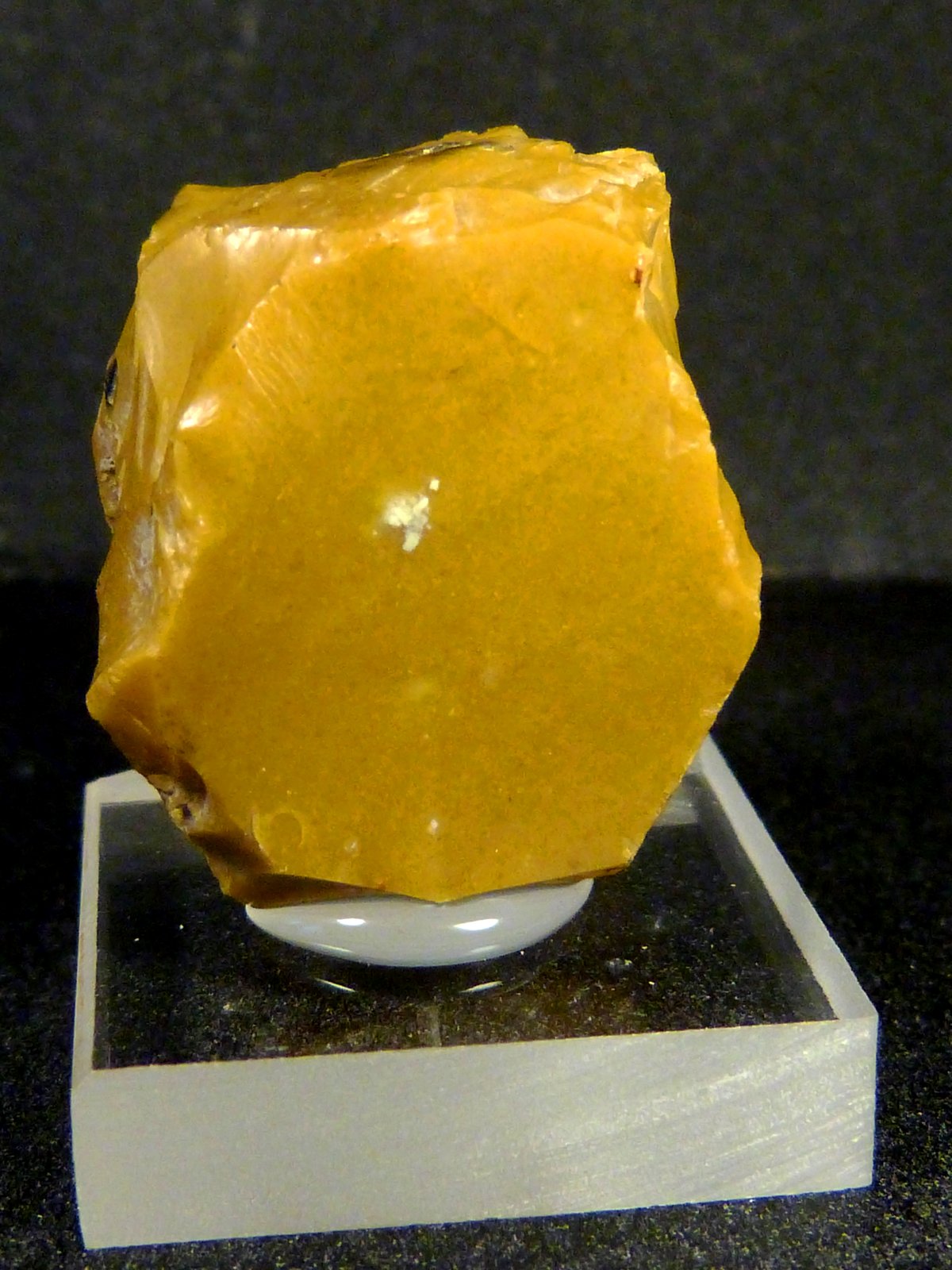 Cuarzo (variedad calcedonia)
2 x 2 x 2 cm.
(Autor: Felipe Abolafia)