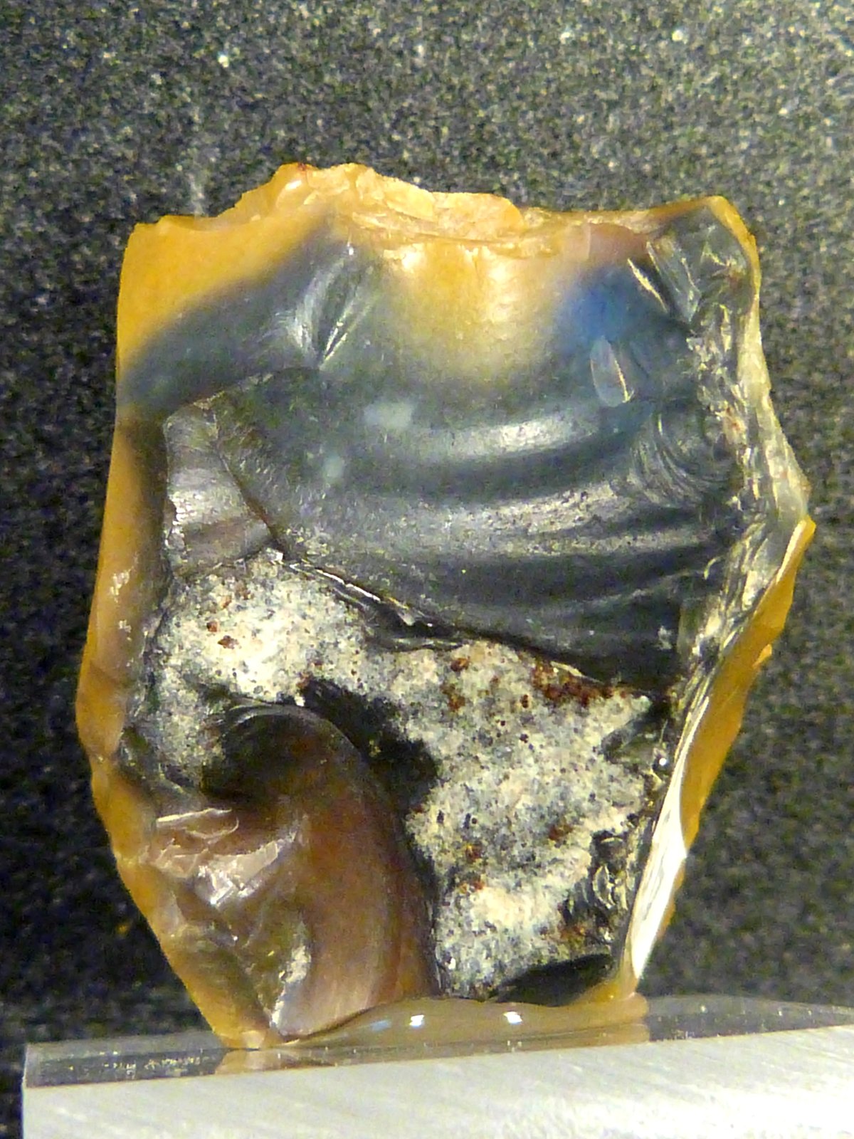 Cuarzo (variedad calcedonia)
2 x 2 x 2 cm.
(Autor: Felipe Abolafia)