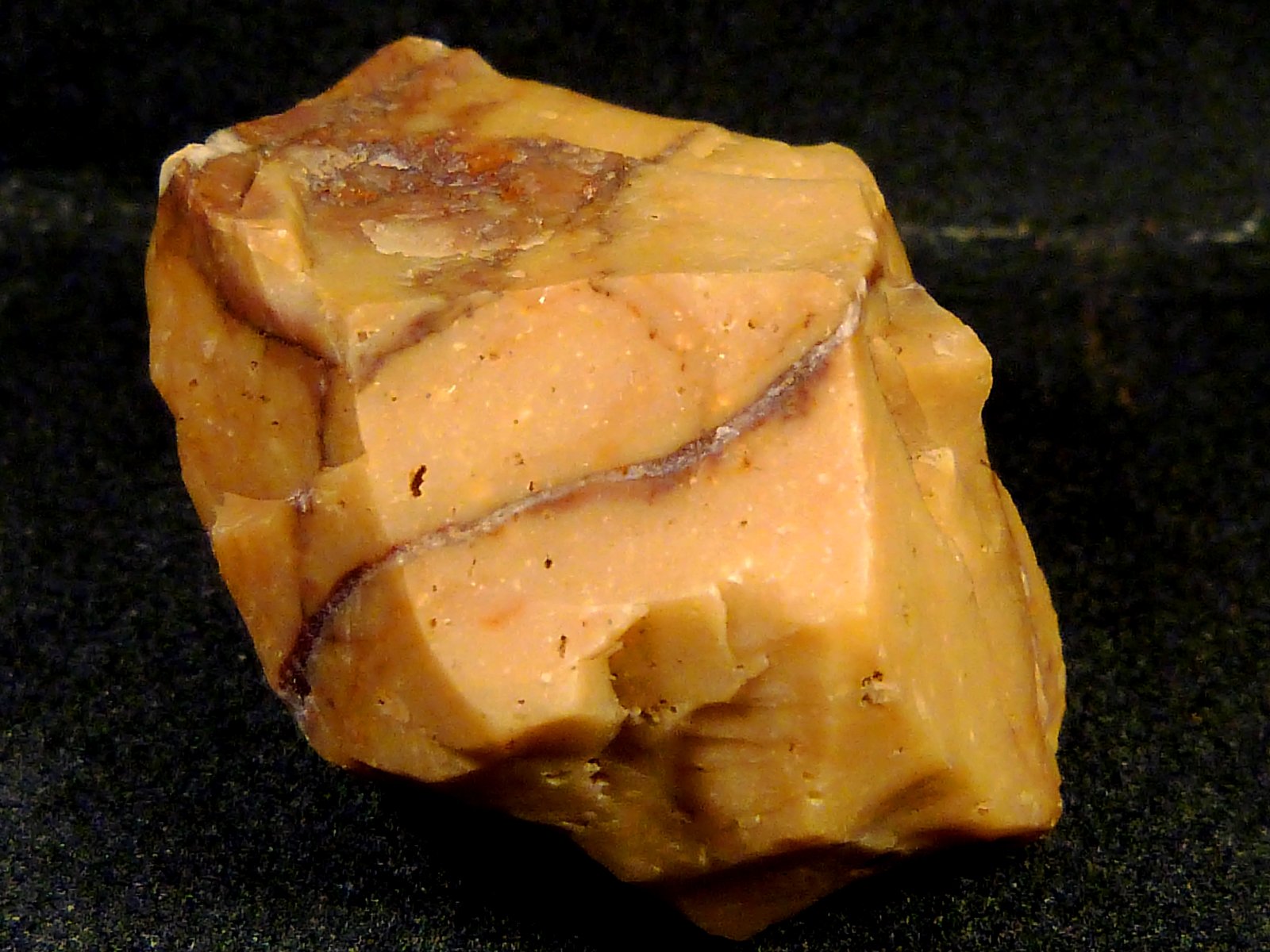 Cuarzo (variedad calcedonia)
2 x 2 x 3 cm.
(Autor: Felipe Abolafia)