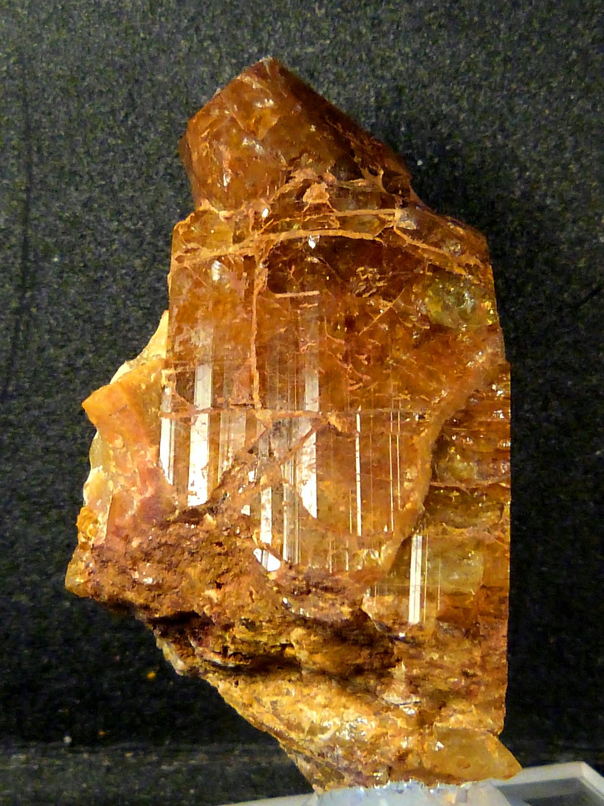 Topacio
4,5 x 2 x 2,5 cm.
(Autor: Felipe Abolafia)