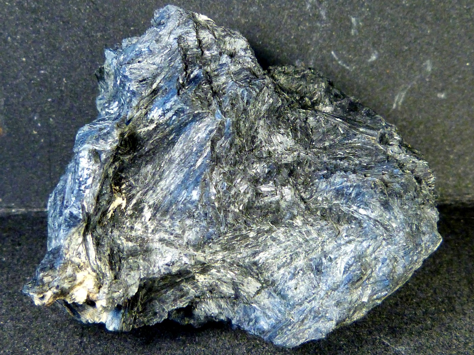 Ludwigita
5 x 4,5 x 4 cm.
(Autor: Felipe Abolafia)