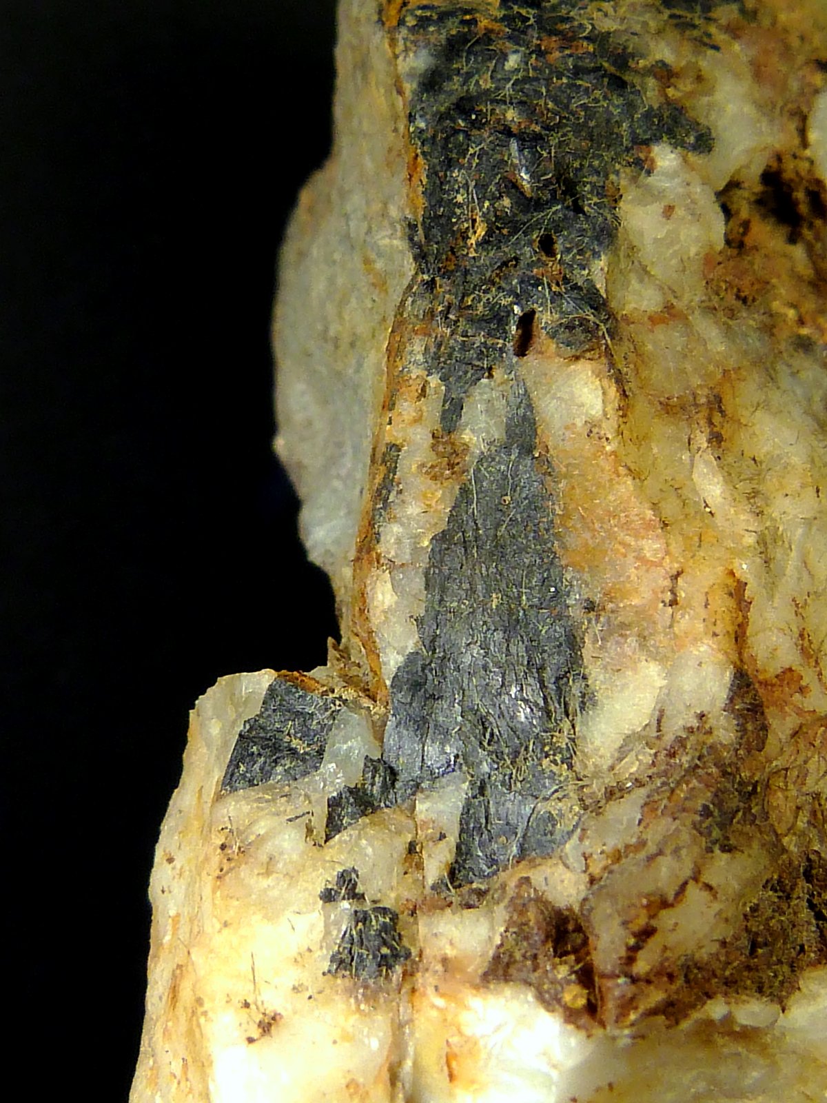 Wolframita
2 x 6 x 4,5 cm.
(Autor: Felipe Abolafia)