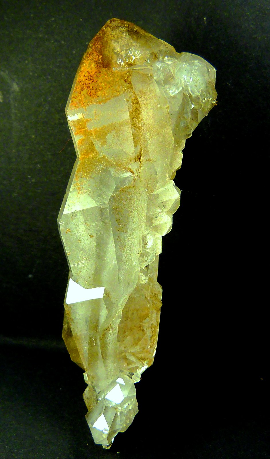 Cuarzo
Cristal laminar: 4,5 x 2 x 1 cm. Cristal escalonado: 6 x 1,5 x 1 cm.
(Autor: Felipe Abolafia)