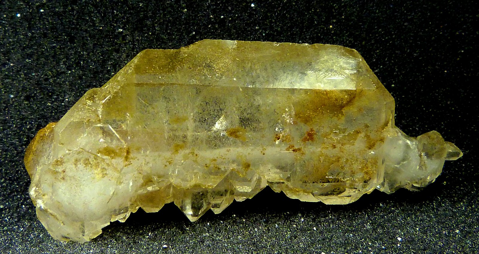 Cuarzo
Cristal laminar: 4,5 x 2 x 1 cm. Cristal escalonado: 6 x 1,5 x 1 cm.
(Autor: Felipe Abolafia)