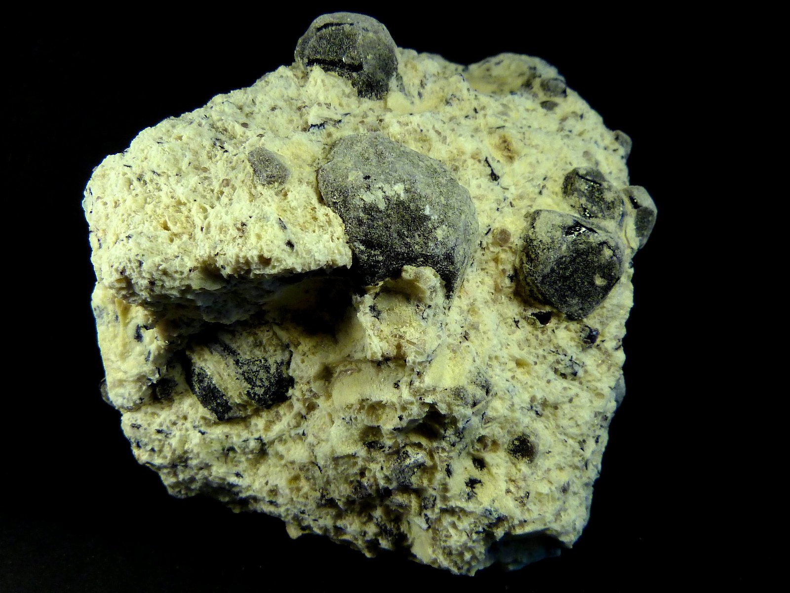 Obsidiana en matriz de perlita desvitrificada
8 x 7 x 6 cm.
(Autor: Felipe Abolafia)