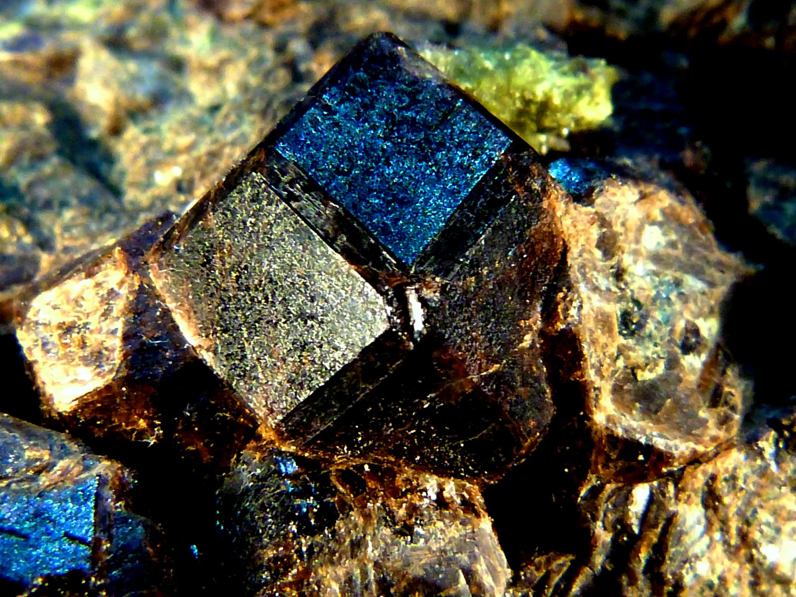 Andradita (Grupo Granate)
8 x 7 x 4 cm.
(Autor: Felipe Abolafia)