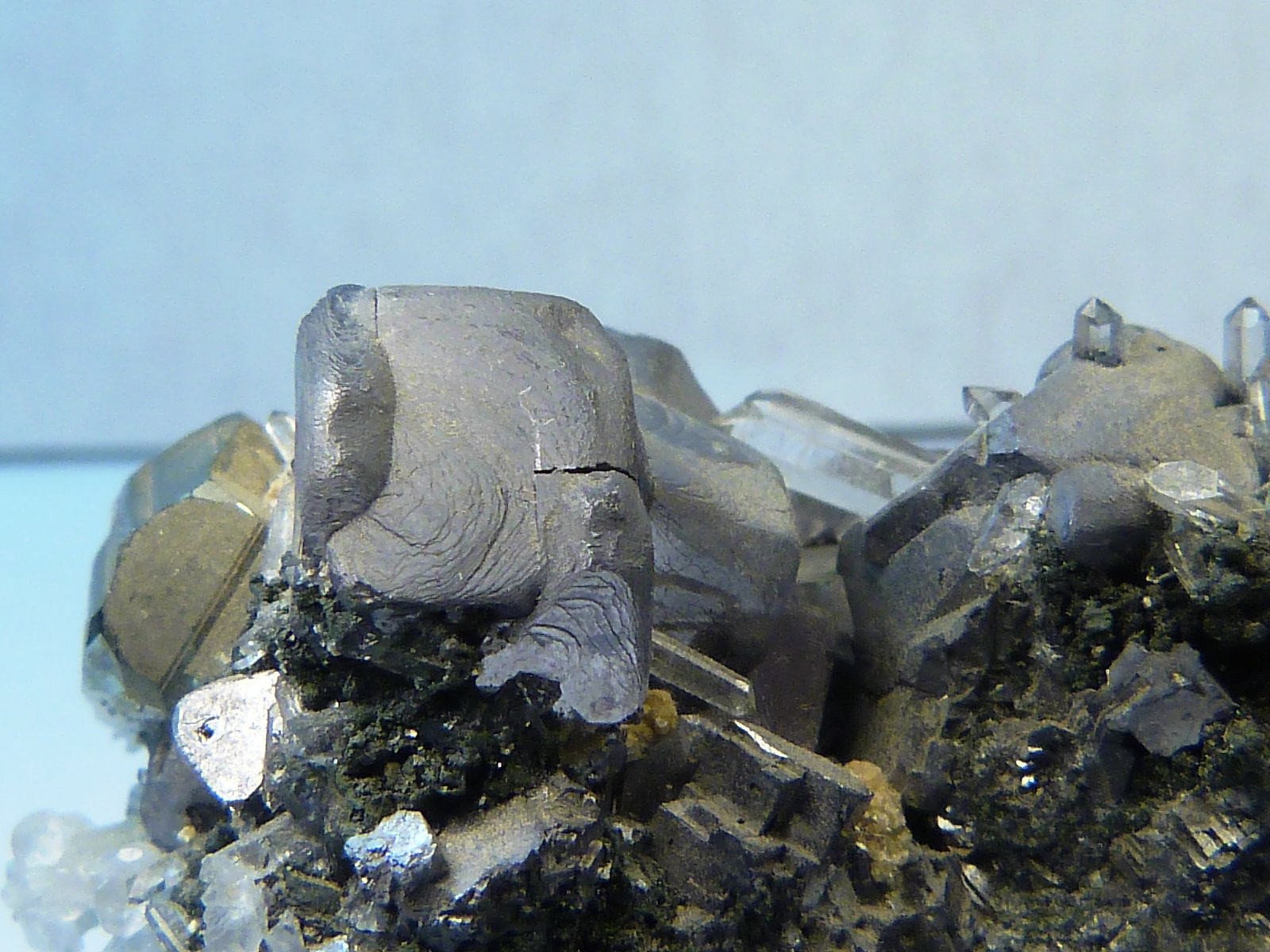Esfalerita (variedad marmatita), Galena, Cuarzo y Pirita
4,5 x 3 x 2,5 cm.
(Autor: Felipe Abolafia)