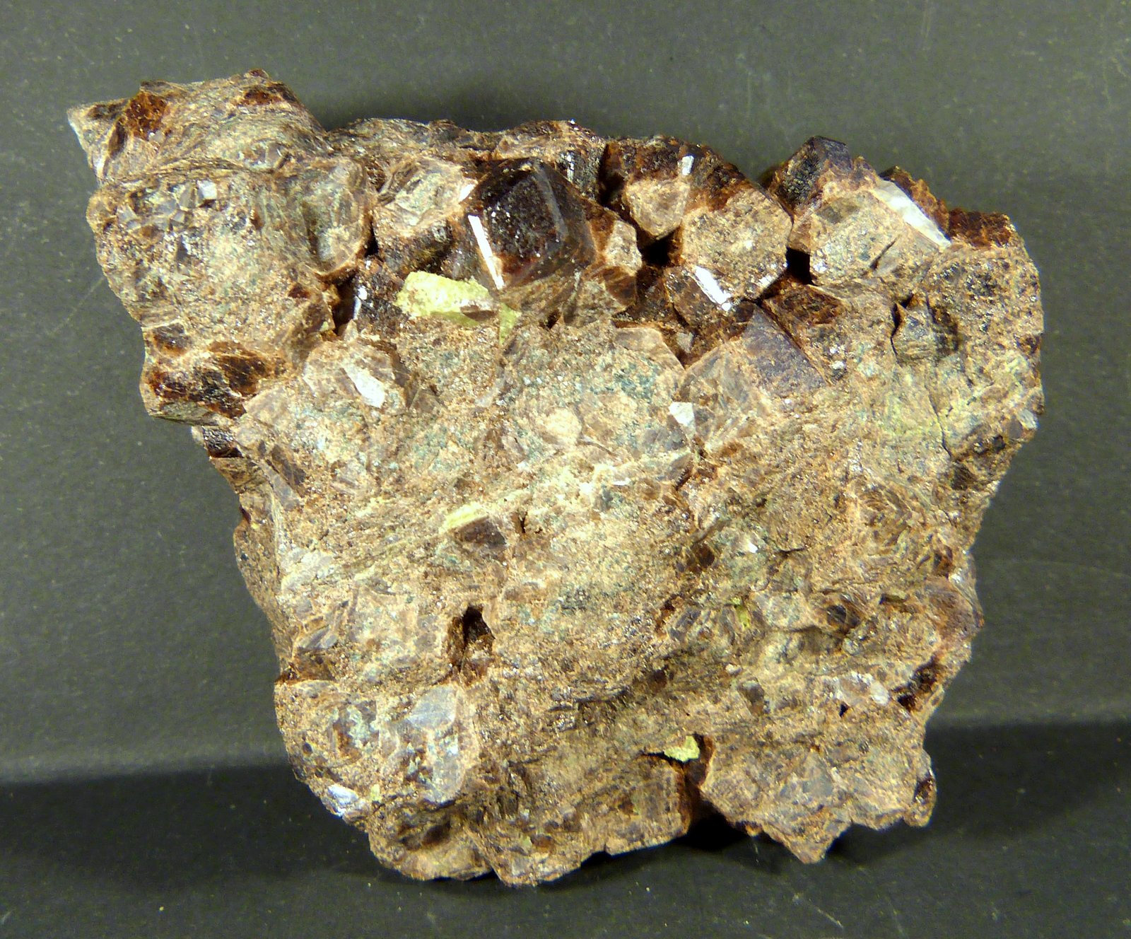 Andradita (Grupo Granate)
8 x 7 x 4 cm.
(Autor: Felipe Abolafia)