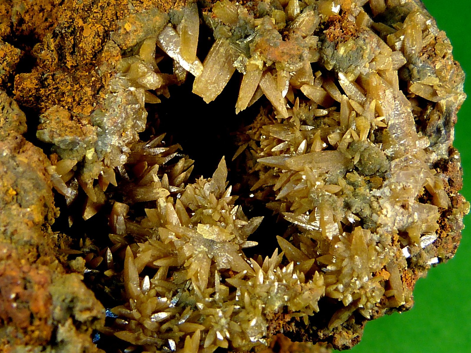 Wulfenita
8 x 5 x 5,5 cm.
(Autor: Felipe Abolafia)