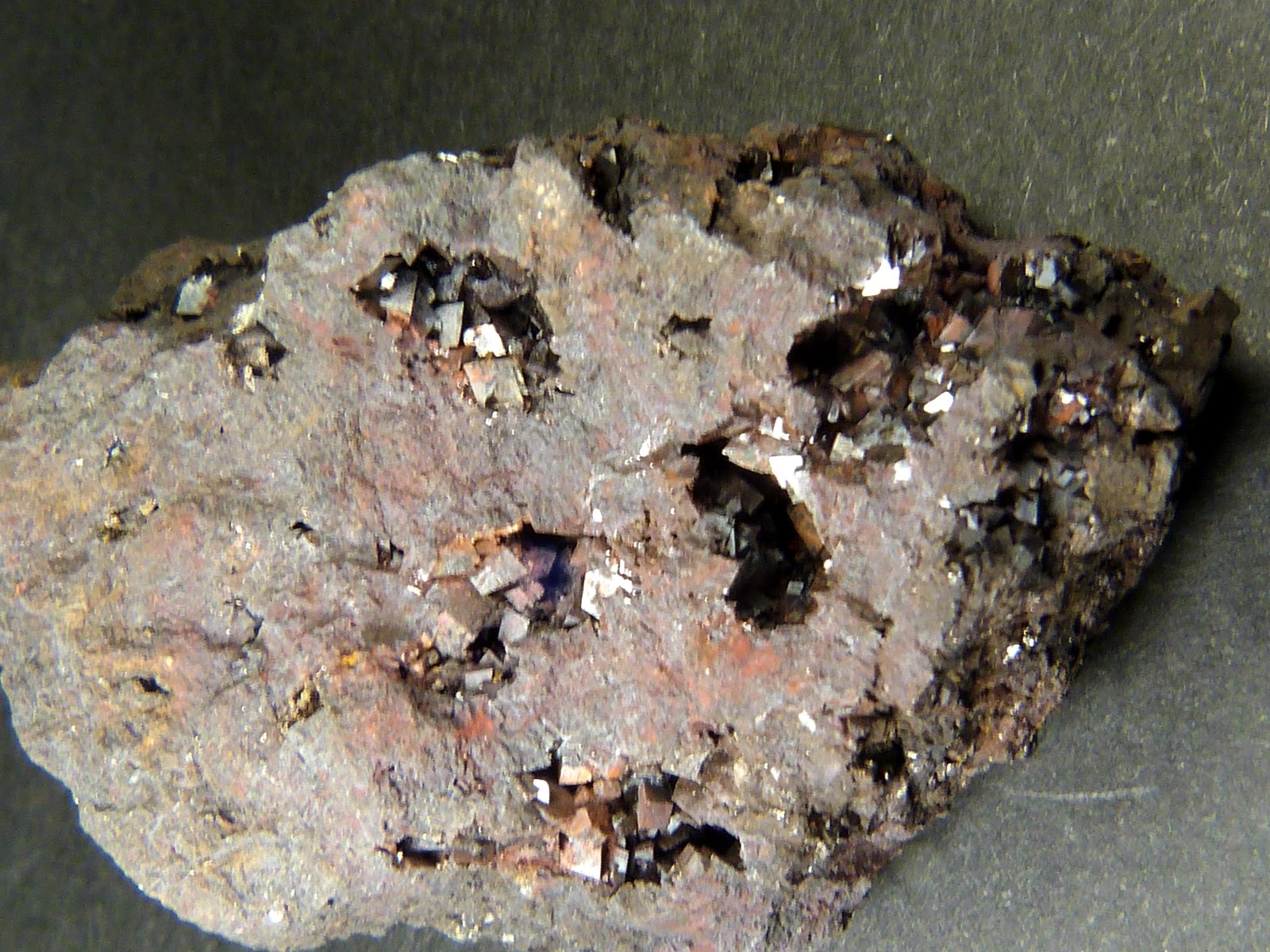 Hematites y Siderita
4 x 2,5 x 2 cm.
(Autor: Felipe Abolafia)