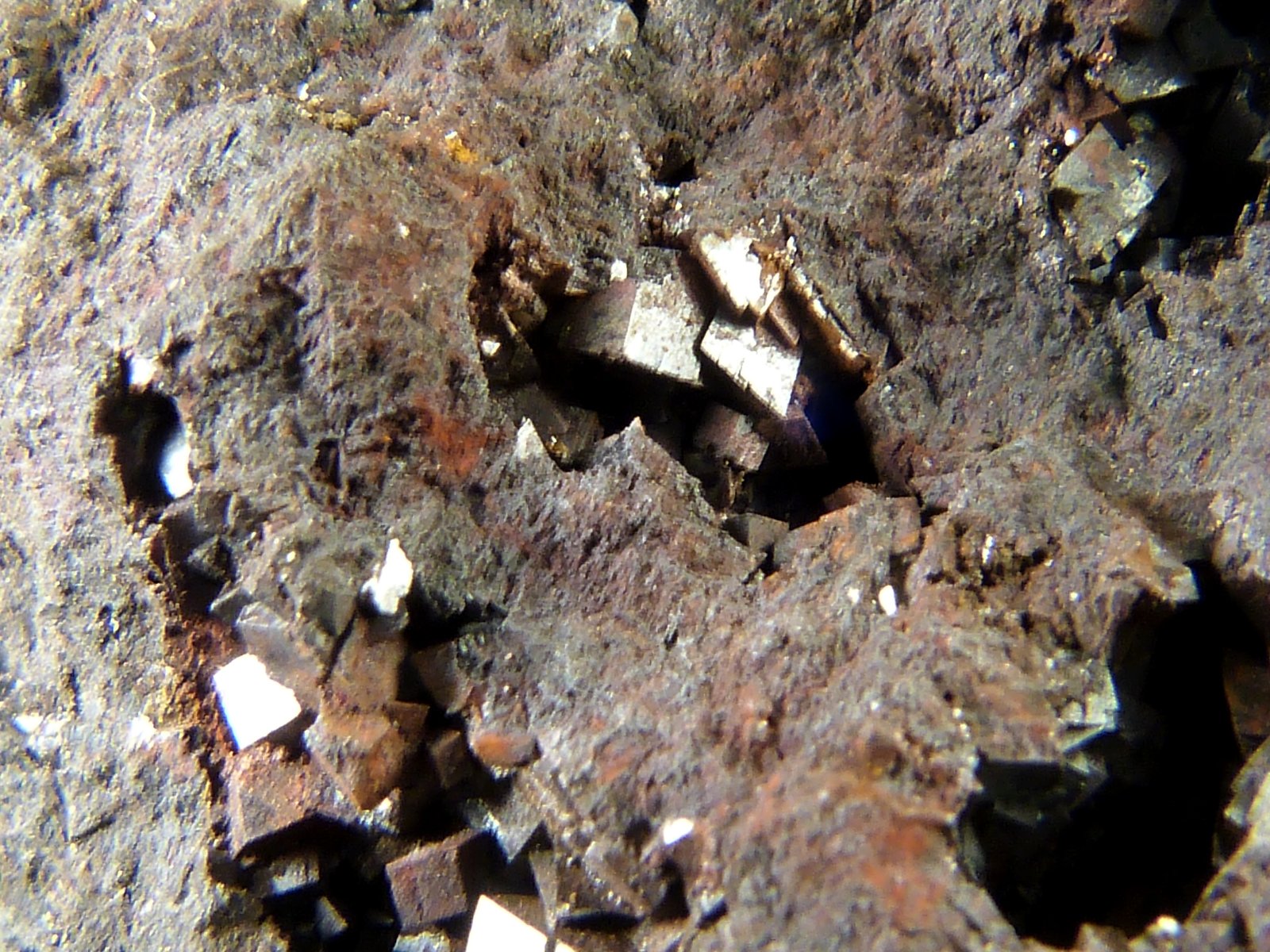 Hematites y Siderita
4 x 2,5 x 2 cm.
(Autor: Felipe Abolafia)