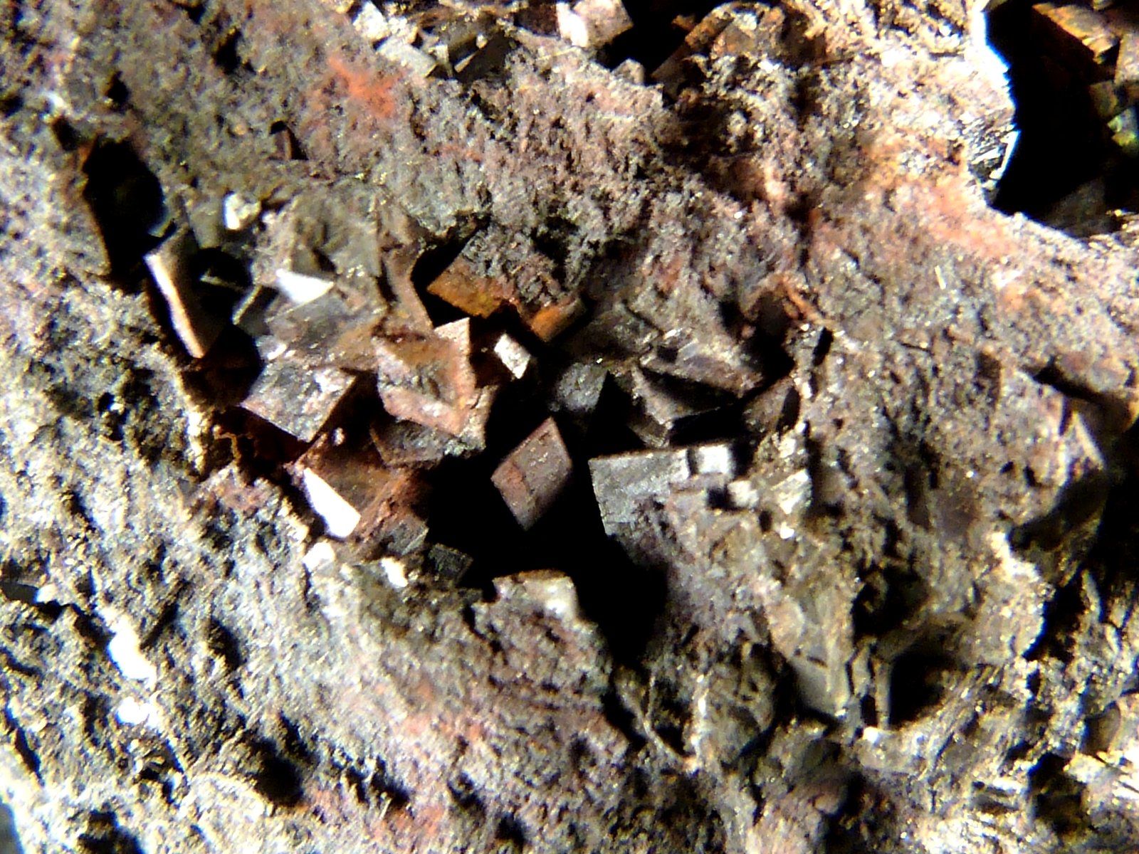 Hematites y Siderita
4 x 2,5 x 2 cm.
(Autor: Felipe Abolafia)