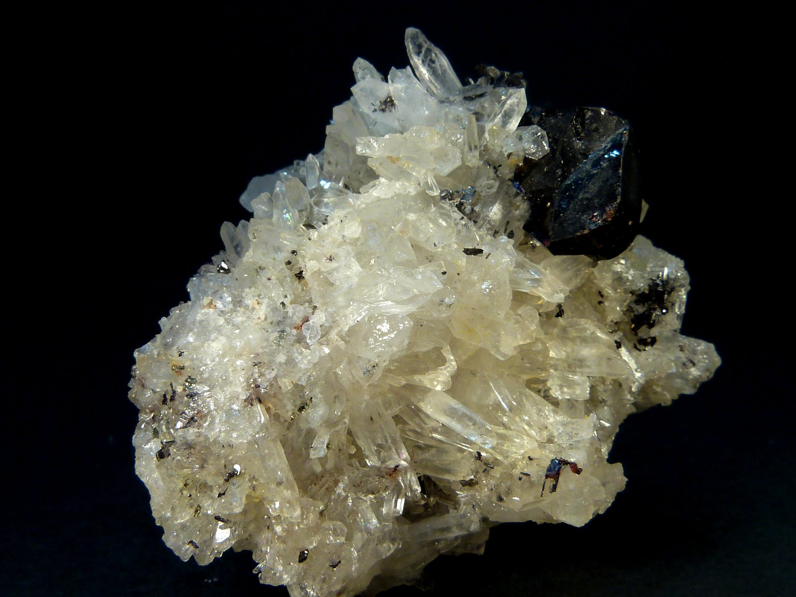 Hübnerita y Cuarzo
5 x 6,5 x 5 cm.
(Autor: Felipe Abolafia)
