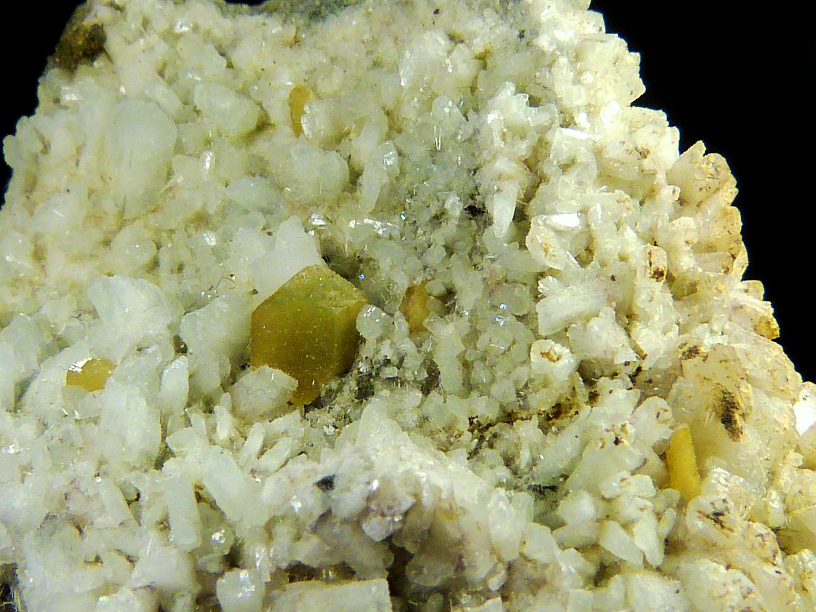 Albita y titanita
8 x 4 x 3 cm.
(Autor: Felipe Abolafia)