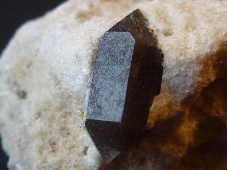Cuarzo (variedad ahumado)
3 x 3 cm.
(Autor: javier ruiz martin)