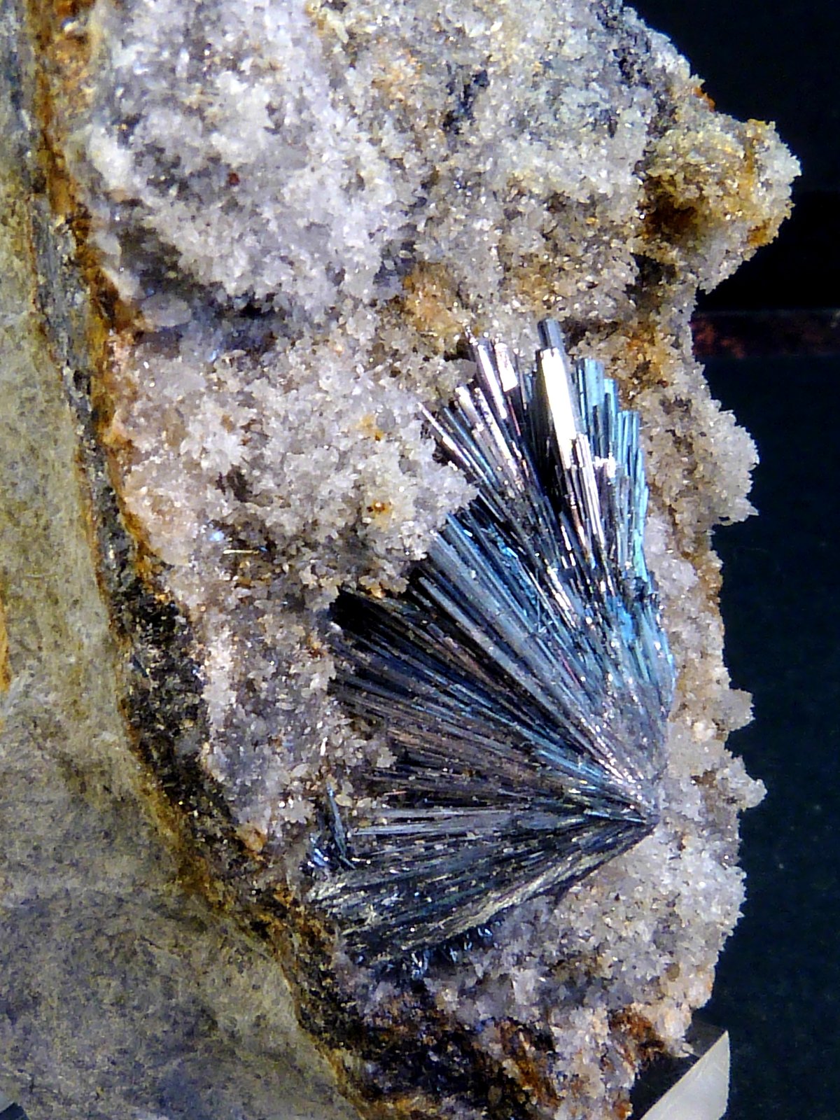 Estibnita (Stibnita)
6 x 4 x 4 cm.
(Autor: Felipe Abolafia)