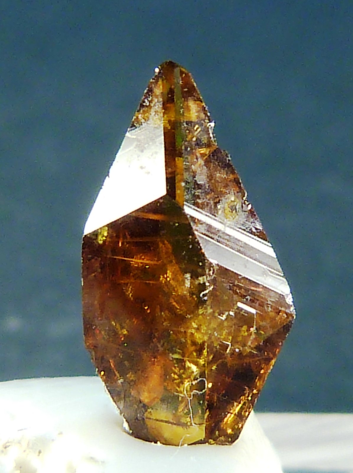 Titanita
10 x 5 mm.
(Autor: Felipe Abolafia)