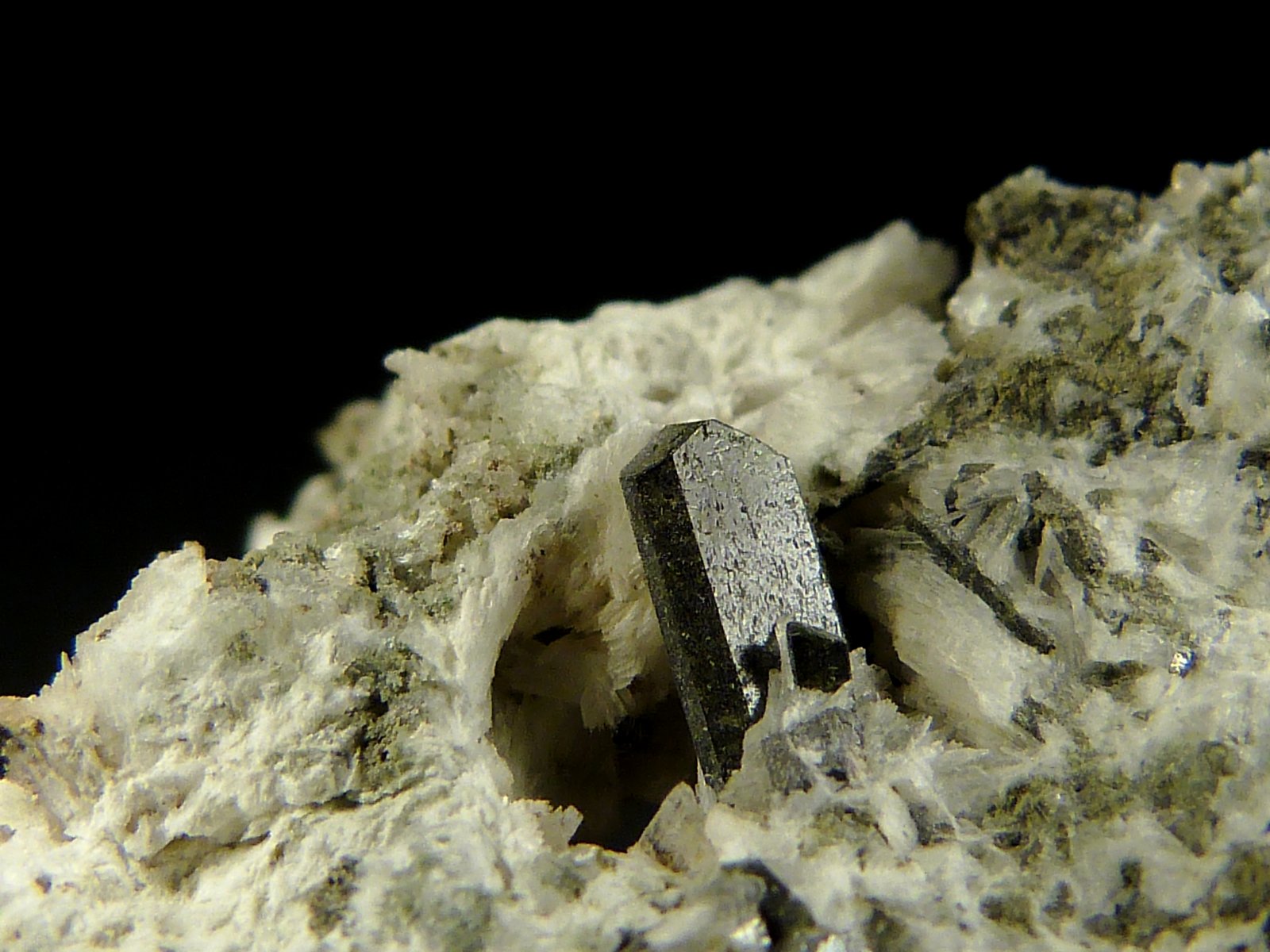 Augita sobre Prehnita
3 x 2,5 cm.
(Autor: Felipe Abolafia)