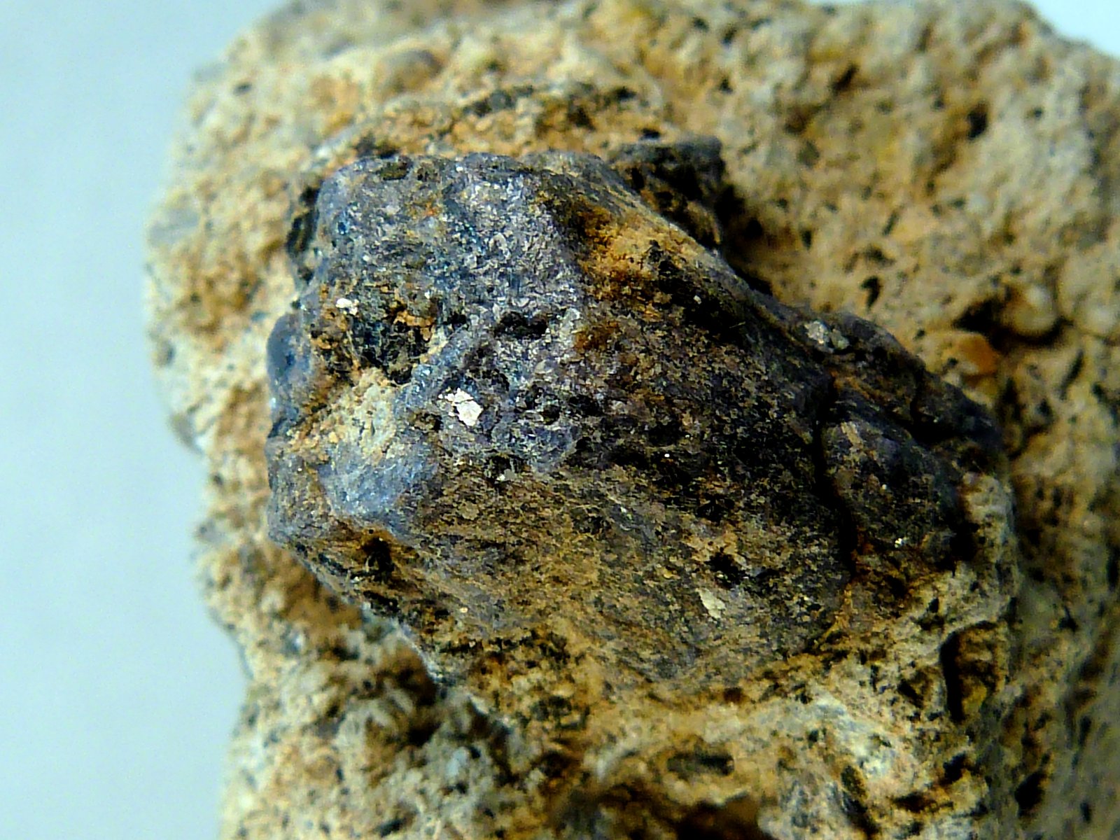 Cordierita
4 x 4,5 x 3 cm.
(Autor: Felipe Abolafia)