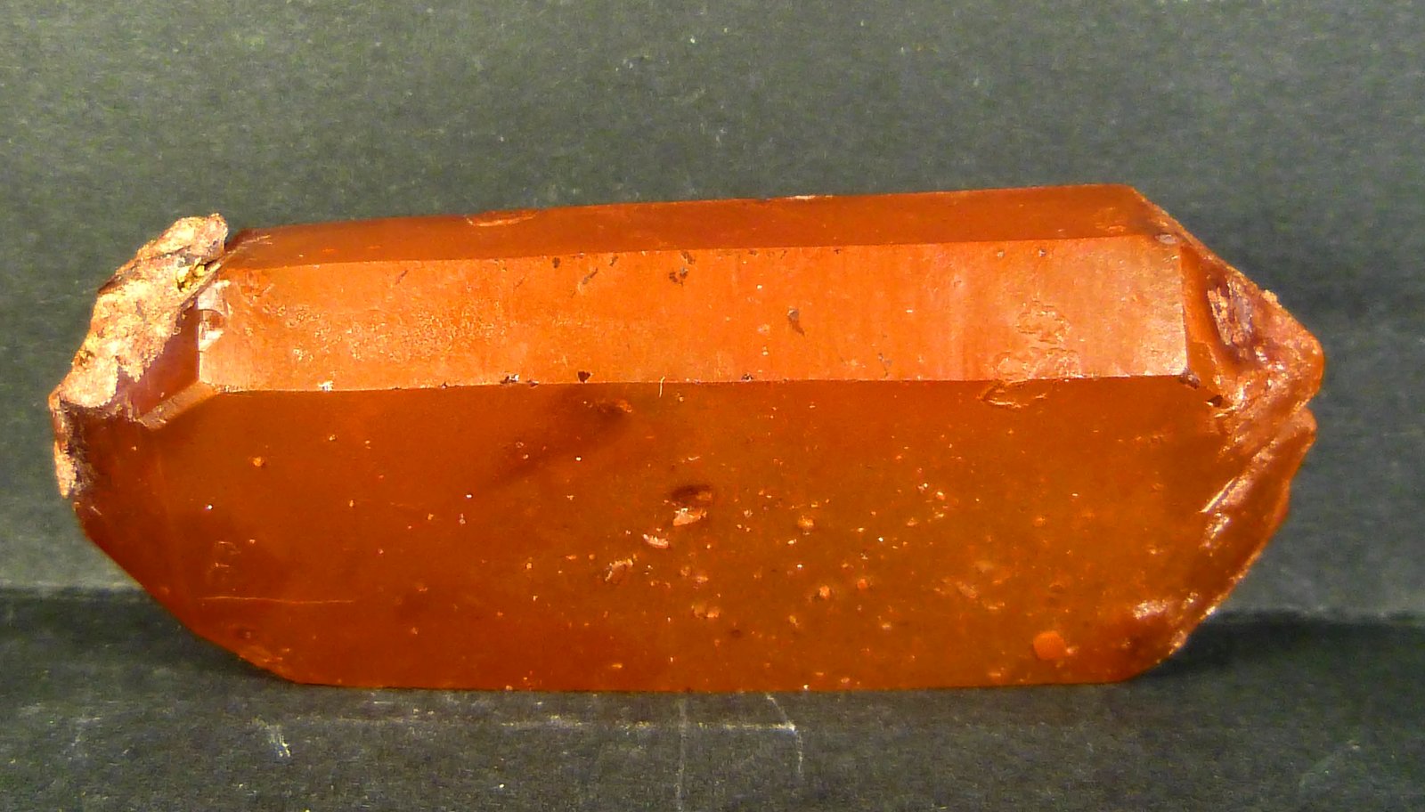 Cuarzo (variedad hematoideo)
6,5 x 3 x 1,5 cm.
(Autor: Felipe Abolafia)
