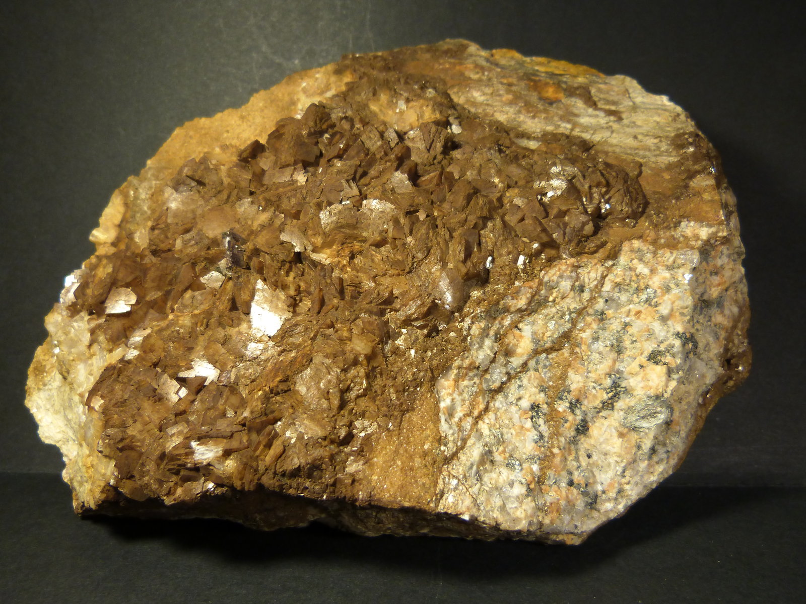 Dolomita (variedad dolomita ferrífera)
15 x 12 x 3 cm.
(Autor: Felipe Abolafia)