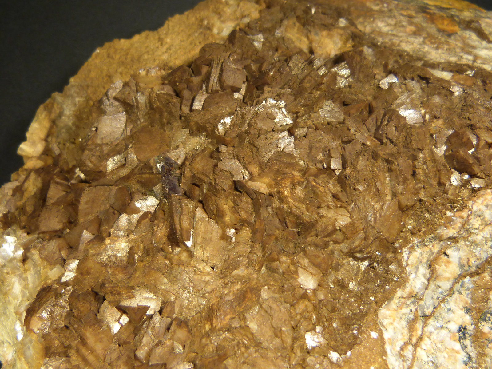 Dolomita (variedad dolomita ferrífera)
15 x 12 x 3 cm.
(Autor: Felipe Abolafia)