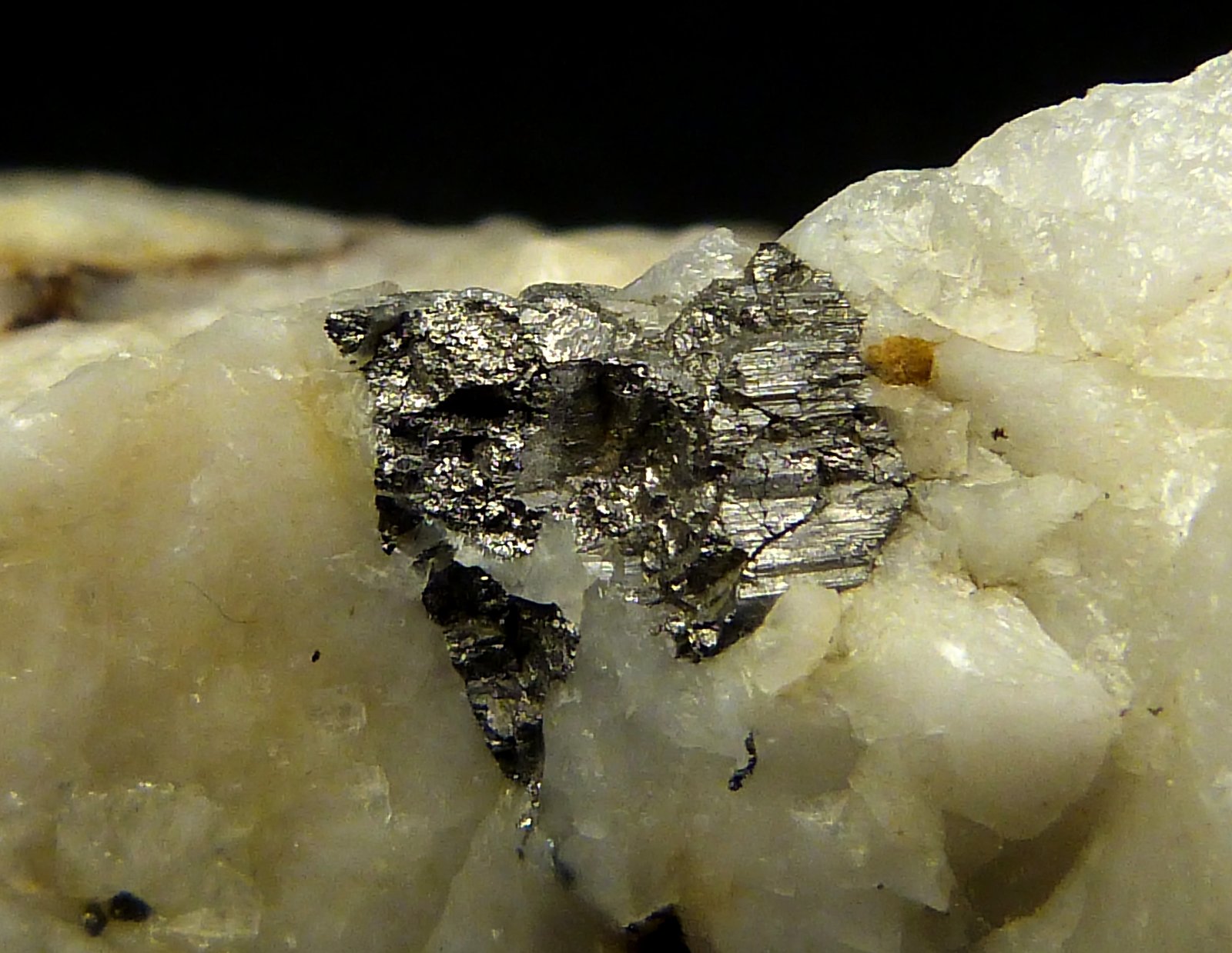 Arsenopirita
Ancho de la imagen : 2 x 1 cm.
(Autor: Felipe Abolafia)