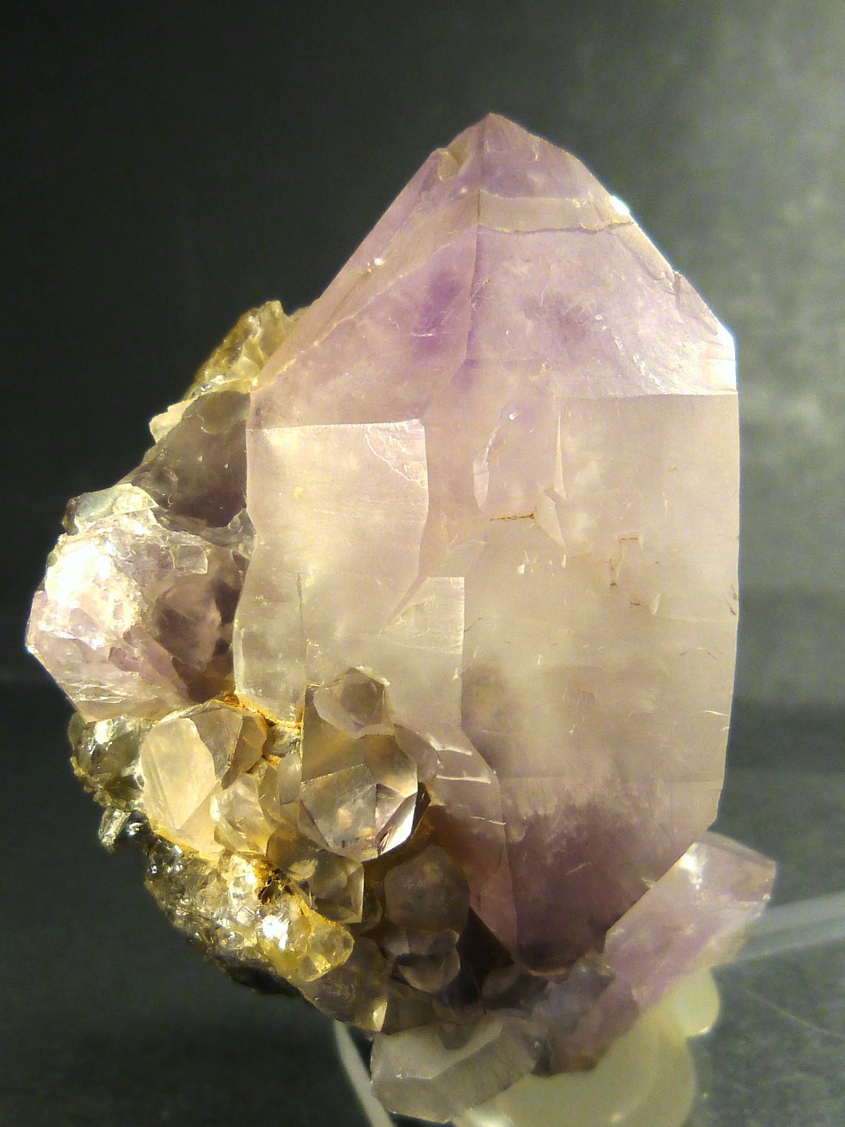 Cuarzo (variedad amatista)
7 x 3,5 x 3,5 cm.
(Autor: Felipe Abolafia)
