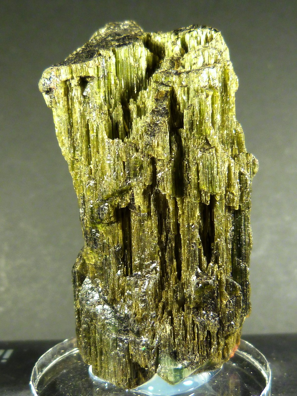 Elbaita (variedad verdelita) (Grupo Turmalina)
5,5 x 3 x 3 cm.
(Autor: Felipe Abolafia)