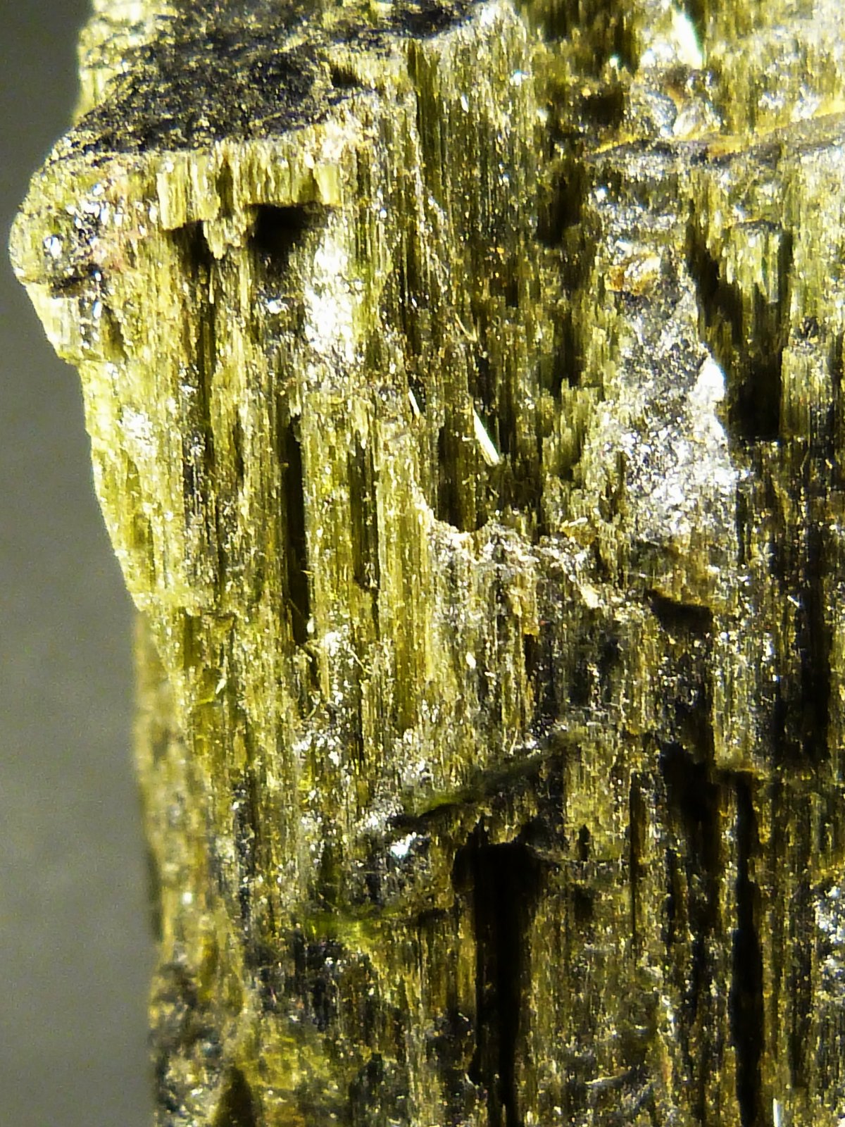 Elbaita (variedad verdelita) (Grupo Turmalina)
5,5 x 3 x 3 cm.
(Autor: Felipe Abolafia)