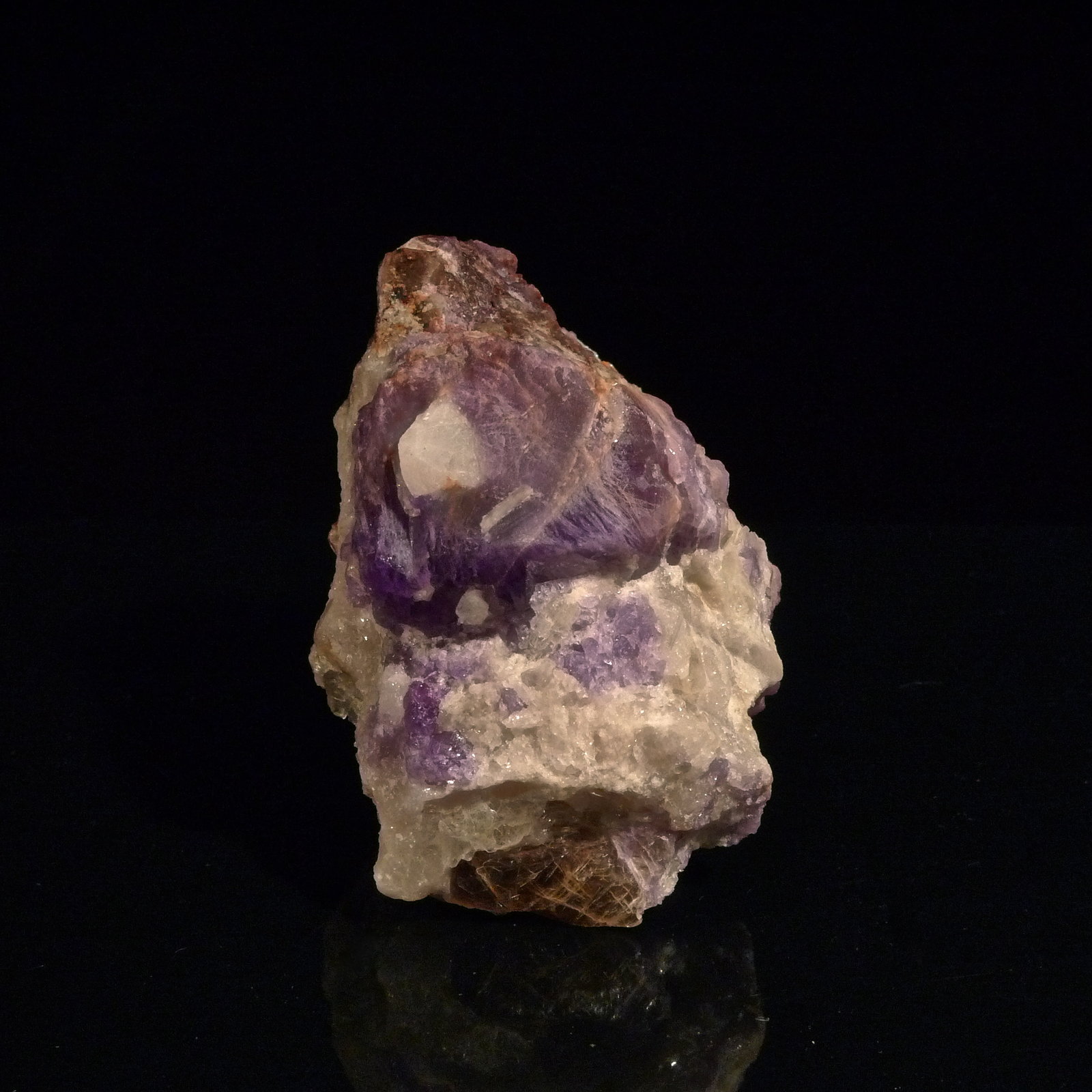 Sodalita var. Hackmanita
7 x 5 x 5 cm
(Autor: Josele)