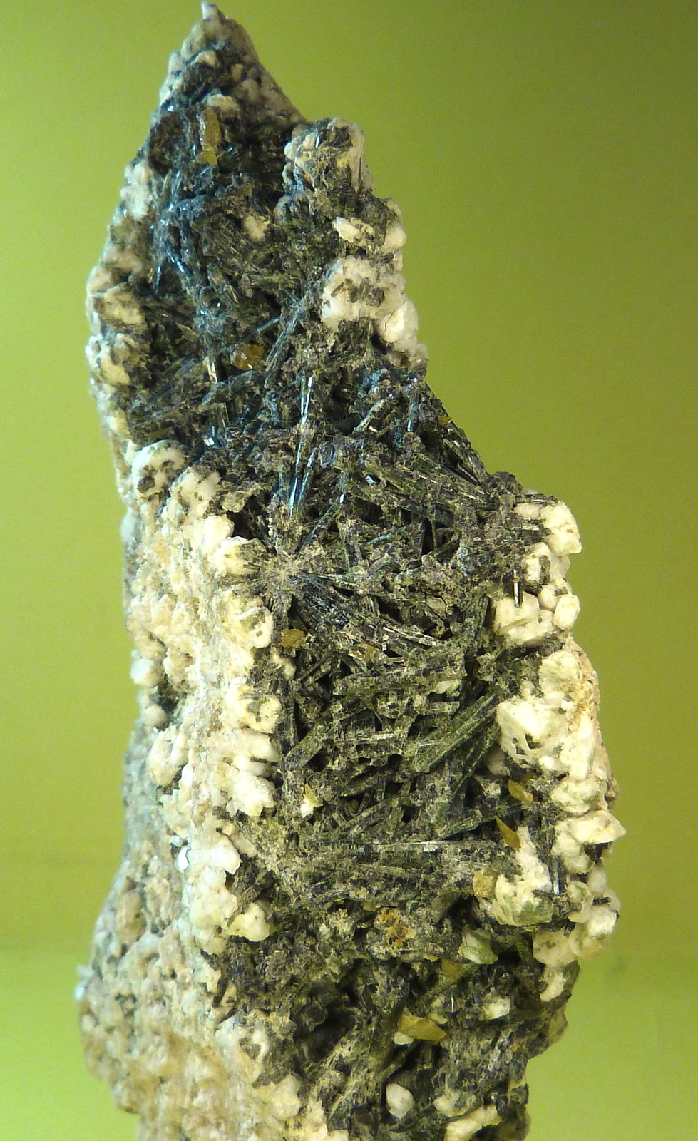 Ferro-actinolita
10 x 5 x 3 cm.
(Autor: Felipe Abolafia)