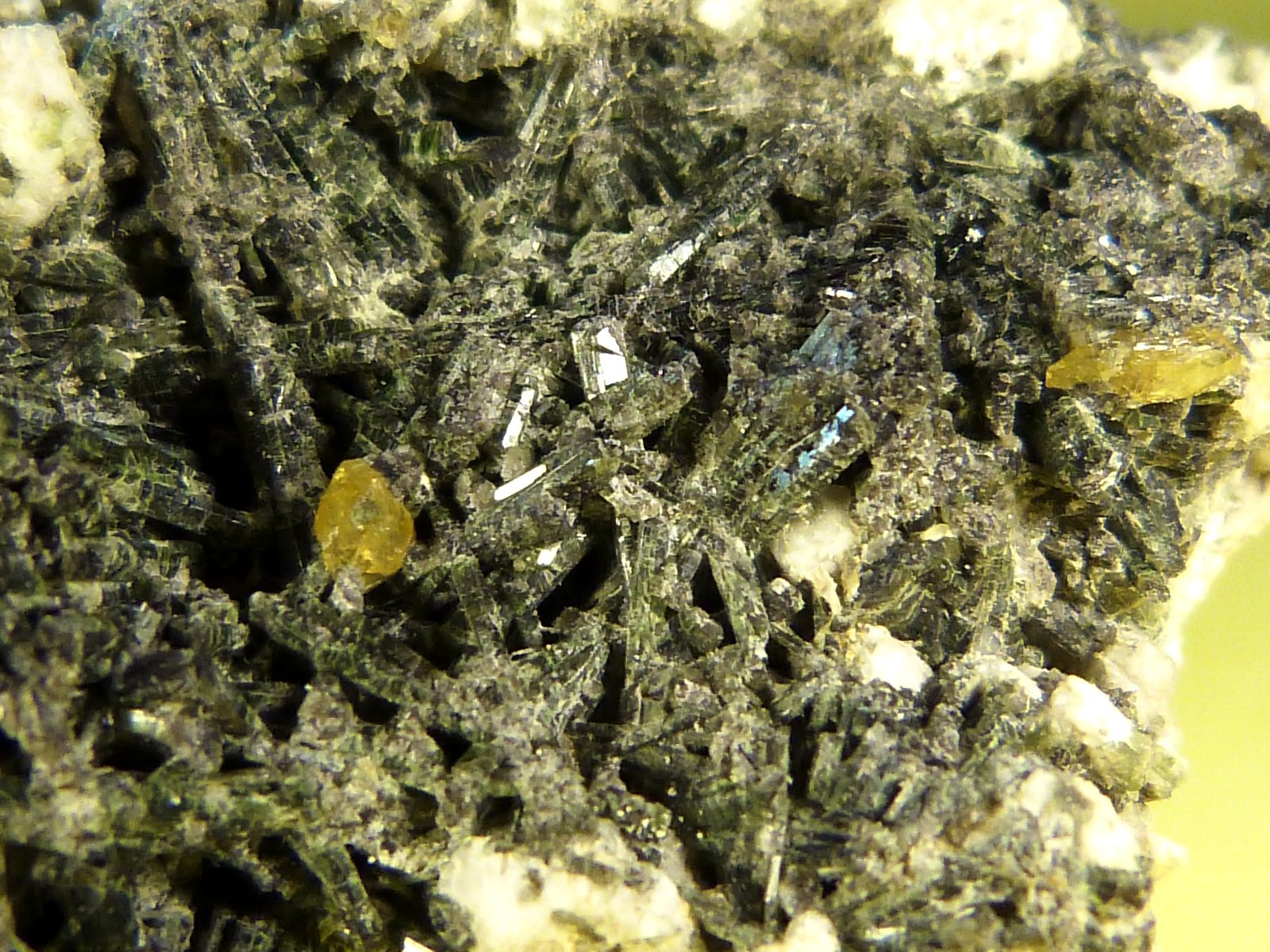 Ferro-actinolita
10 x 5 x 3 cm.
(Autor: Felipe Abolafia)